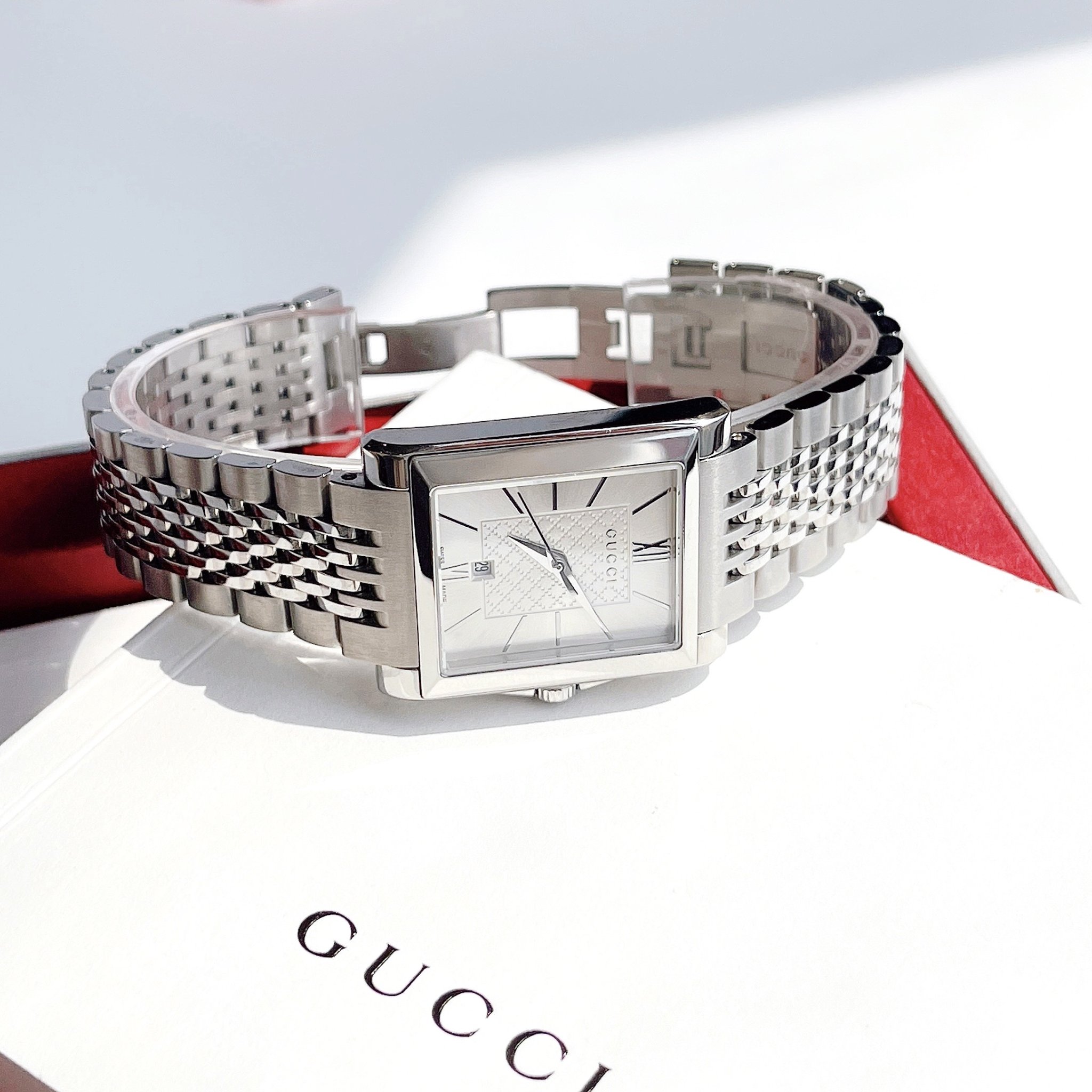 Ảnh 3 của ĐỒNG HỒ NỮ GUCCI G-Timeless YA138501 Silver Dial Stainless Steel Ladies Watch 26x26MM
