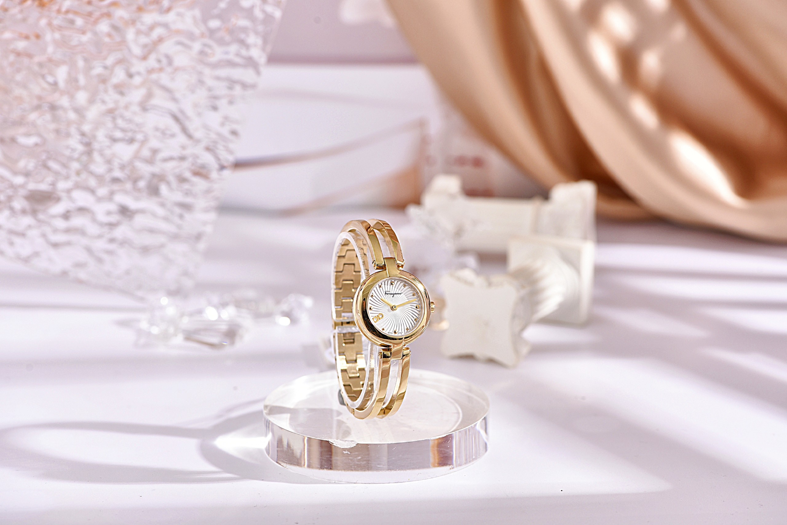 Ảnh 2 của Đồng Hồ Nữ SALVATORE FERRAGAMO FERRAGAMO MINIATURE BRACELET WATCH SFAT01220 26mm