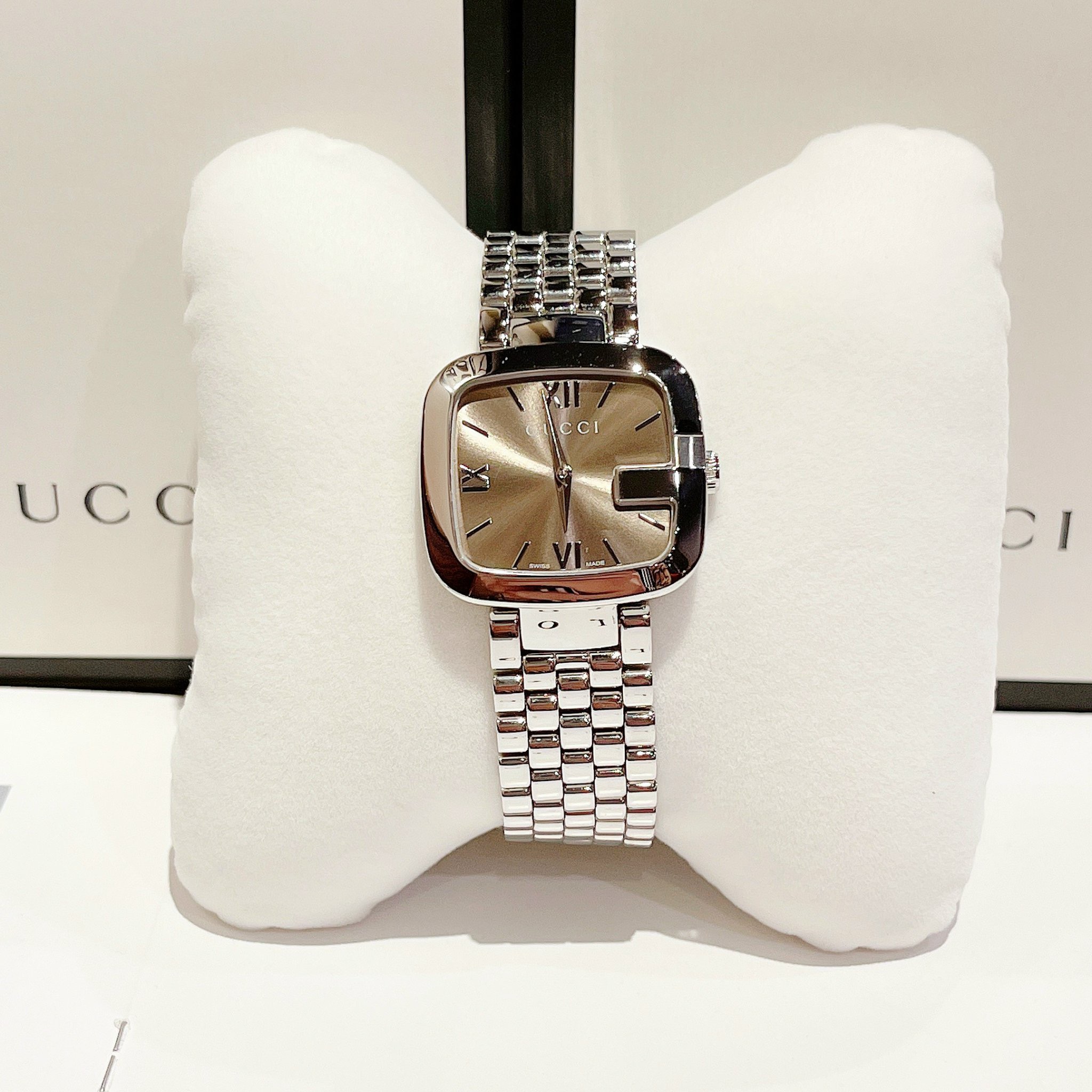 (ĐỒNG HỒ NỮ) GUCCI YA125410 G-Gucci Quartz Brown Dial Silver Tone 30x32mm (~30mm tròn)