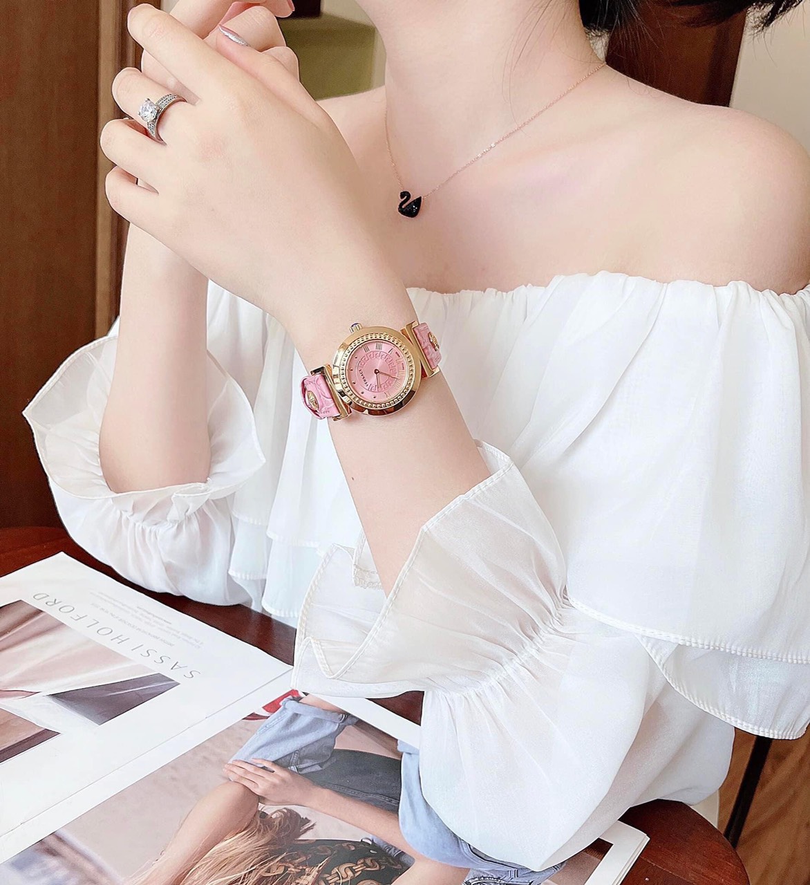 Ảnh 4 của Đồng Hồ Nữ Versace P5Q80D111S111 Quartz Vanity Pink Dial Màu Hồng Vàng