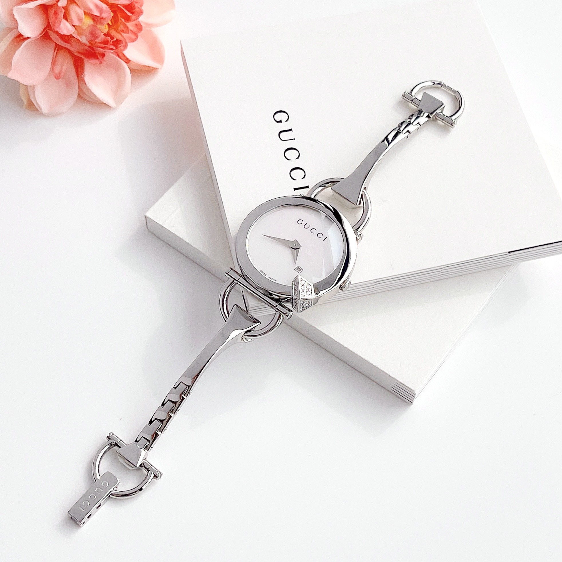 Ảnh 3 của (ĐỒNG HỒ NỮ) Gucci 122 Chiodo Diamond Watch 35mm YA122506