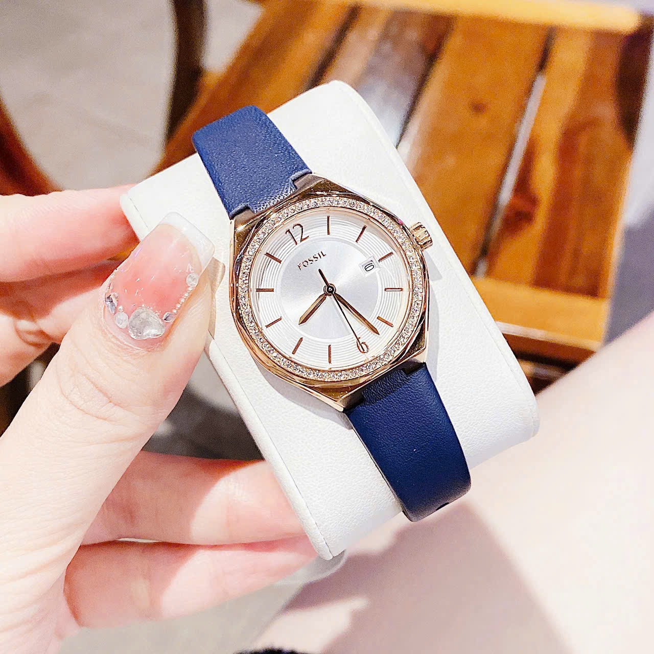Ảnh 2 của (ĐỒNG HỒ NỮ) Fossil Eevie Three-Hand Date Navy Leather Watch BQ3956