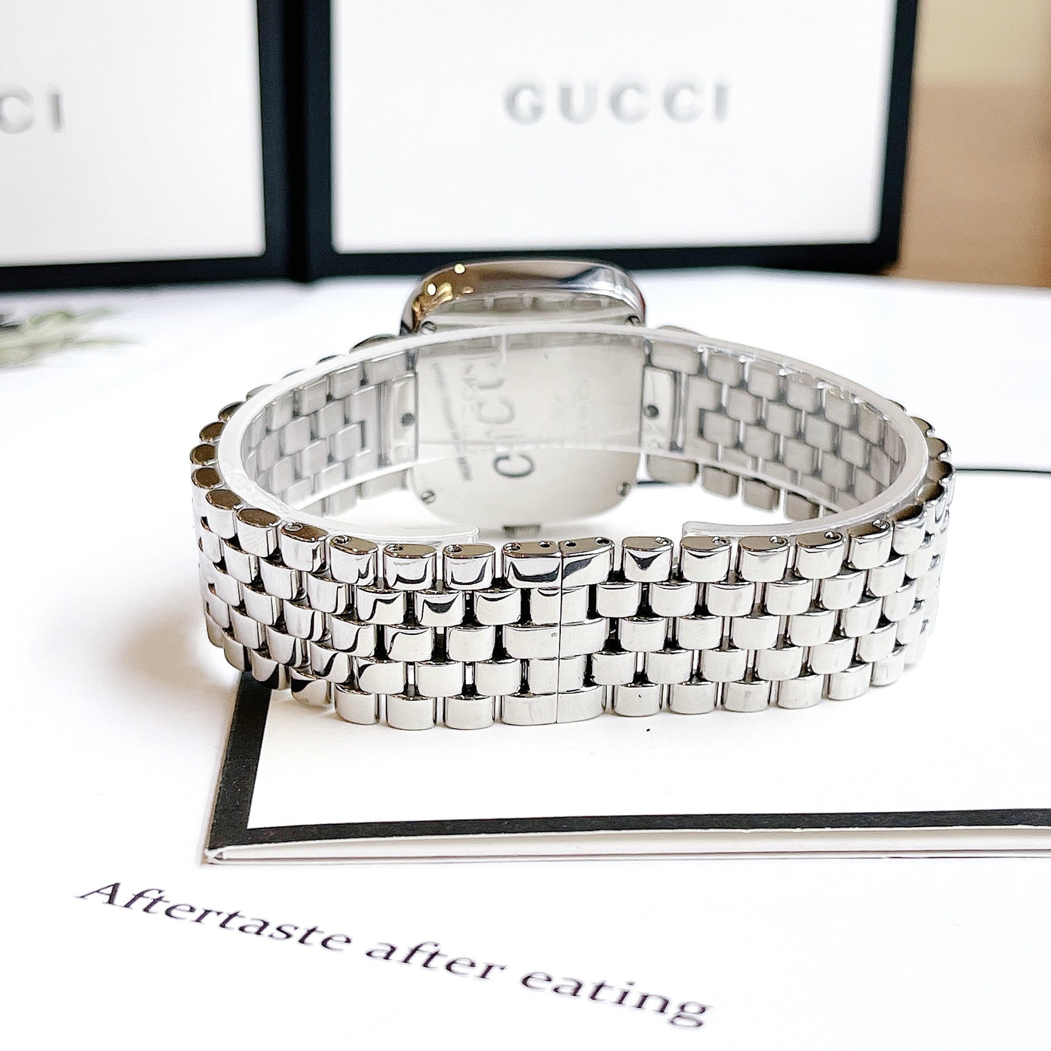 Ảnh 8 của (ĐỒNG HỒ NỮ)  Gucci G-Gucci Quartz White Dial Silver Tone YA125411 30x32mm (~30mm tròn)
