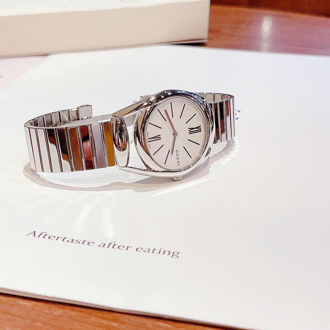 Ảnh 3 của (ĐỒNG HỒ NỮ) Gucci Quartz YA129505 U-Play Silver Bangle Bracelet Watch 29mm