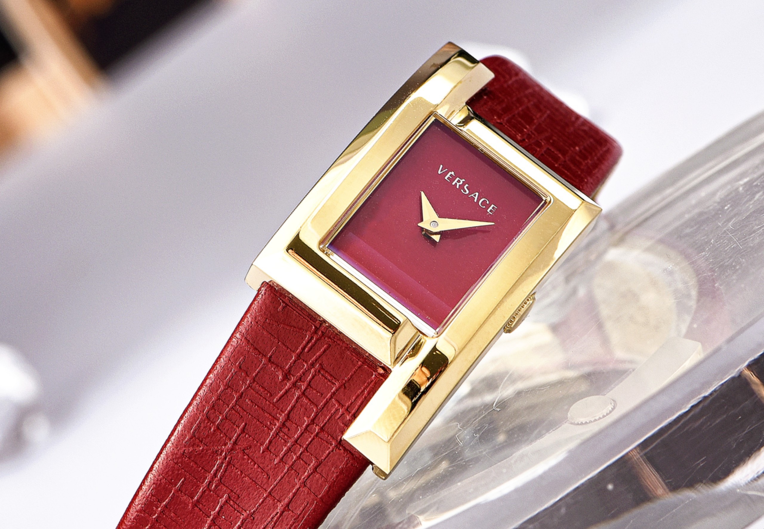 Ảnh 5 của (ĐỒNG HỒ NỮ) Versace VELU00319 Greca Icon Red Dial 21mm x 39mm (30mm tròn)