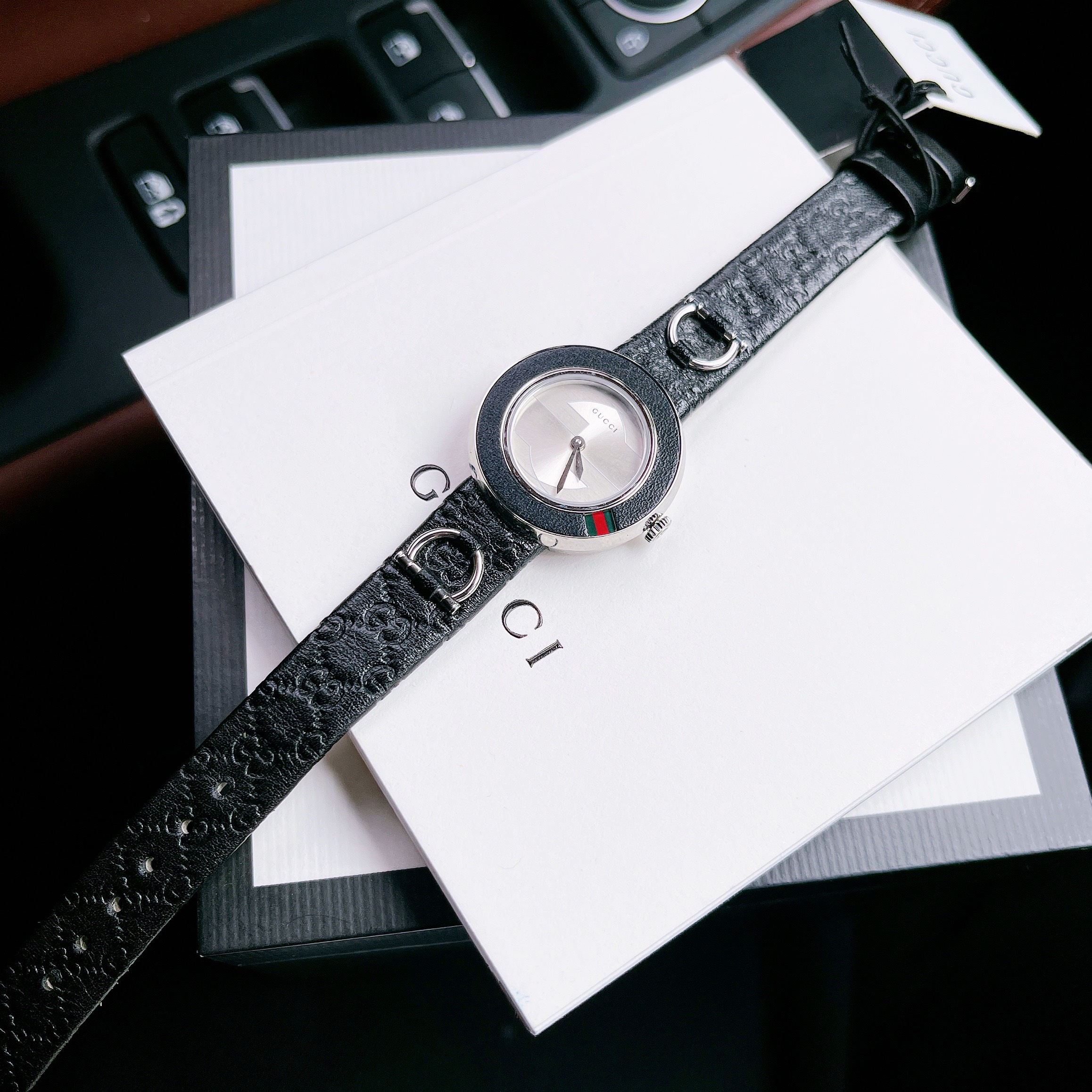 ĐỒNG HỒ NỮ GUCCI U-Play YA129508 Black Guccissima Leather Strap Ladies Watch 27mm