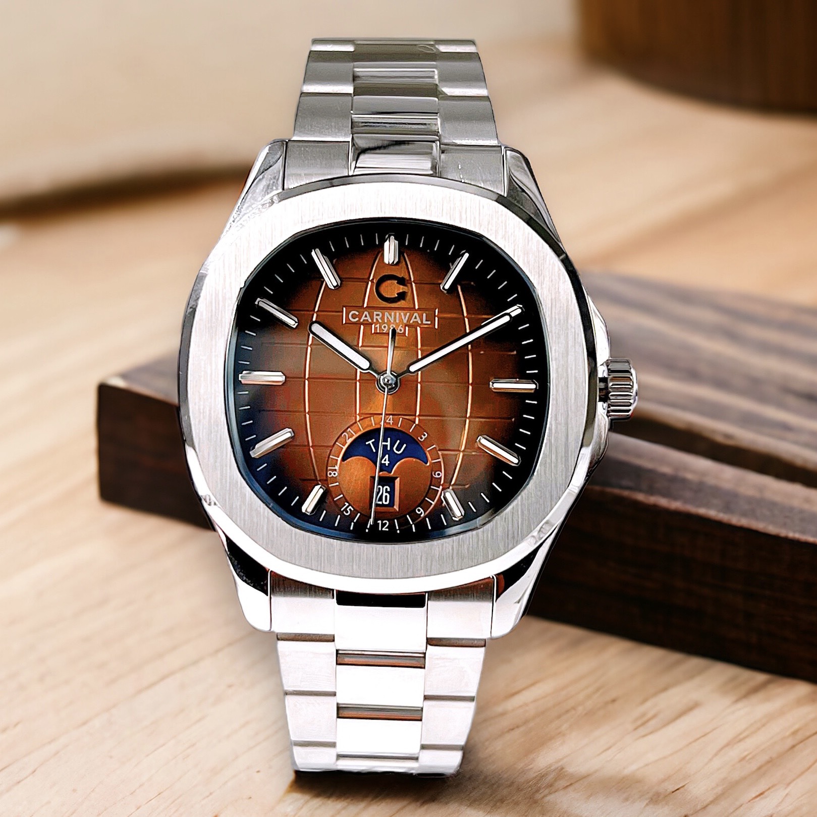 (ĐỒNG HỒ NAM) (New) Carnival 8113G-VT-N (Mặt nâu, inox trắng) 40mm