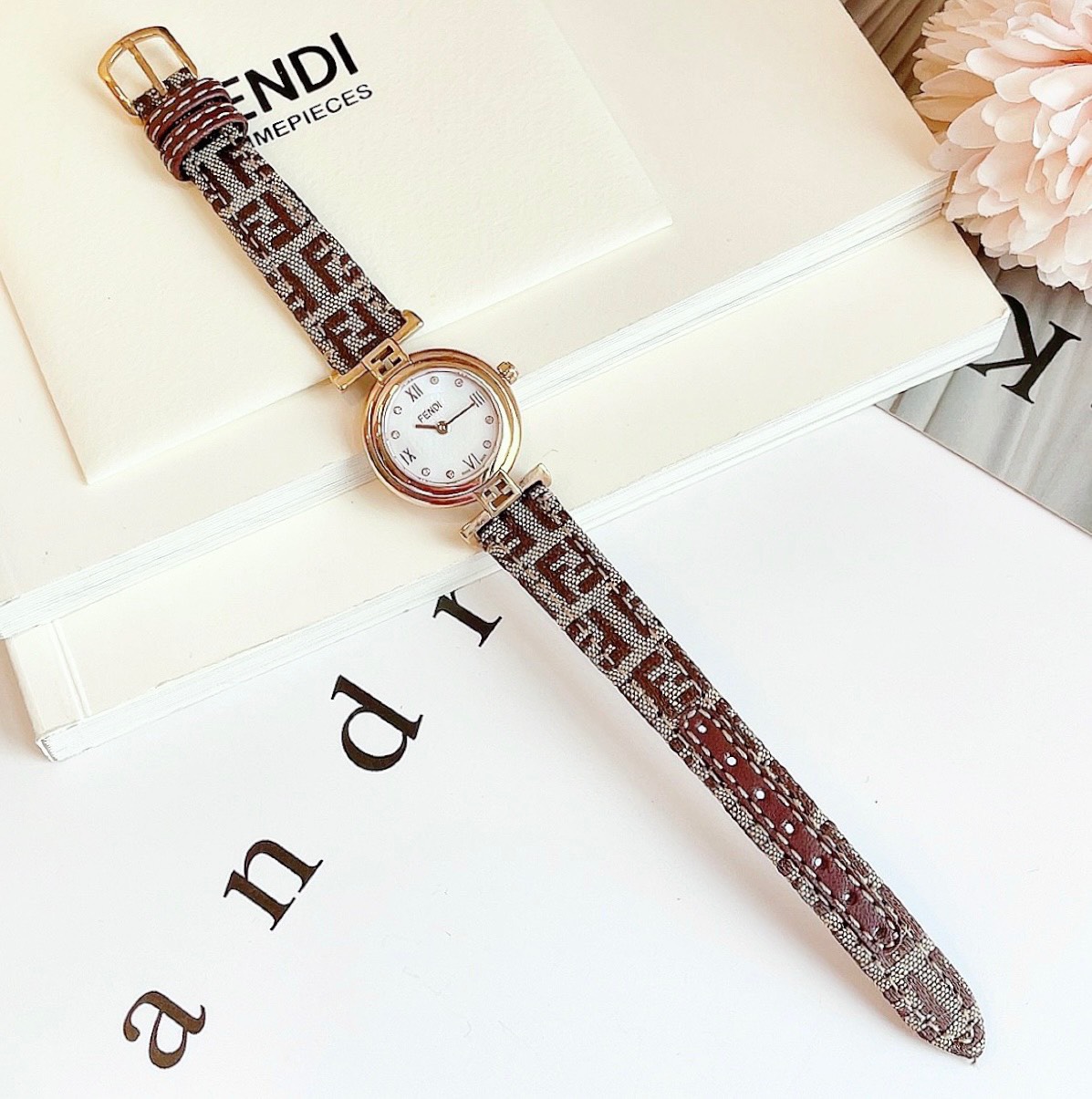 Ảnh 2 của (ĐỒNG HỒ NỮ) FENDI Reloj Moda Blanco Perla Esfera Diamante F271242DF, 23.5MM