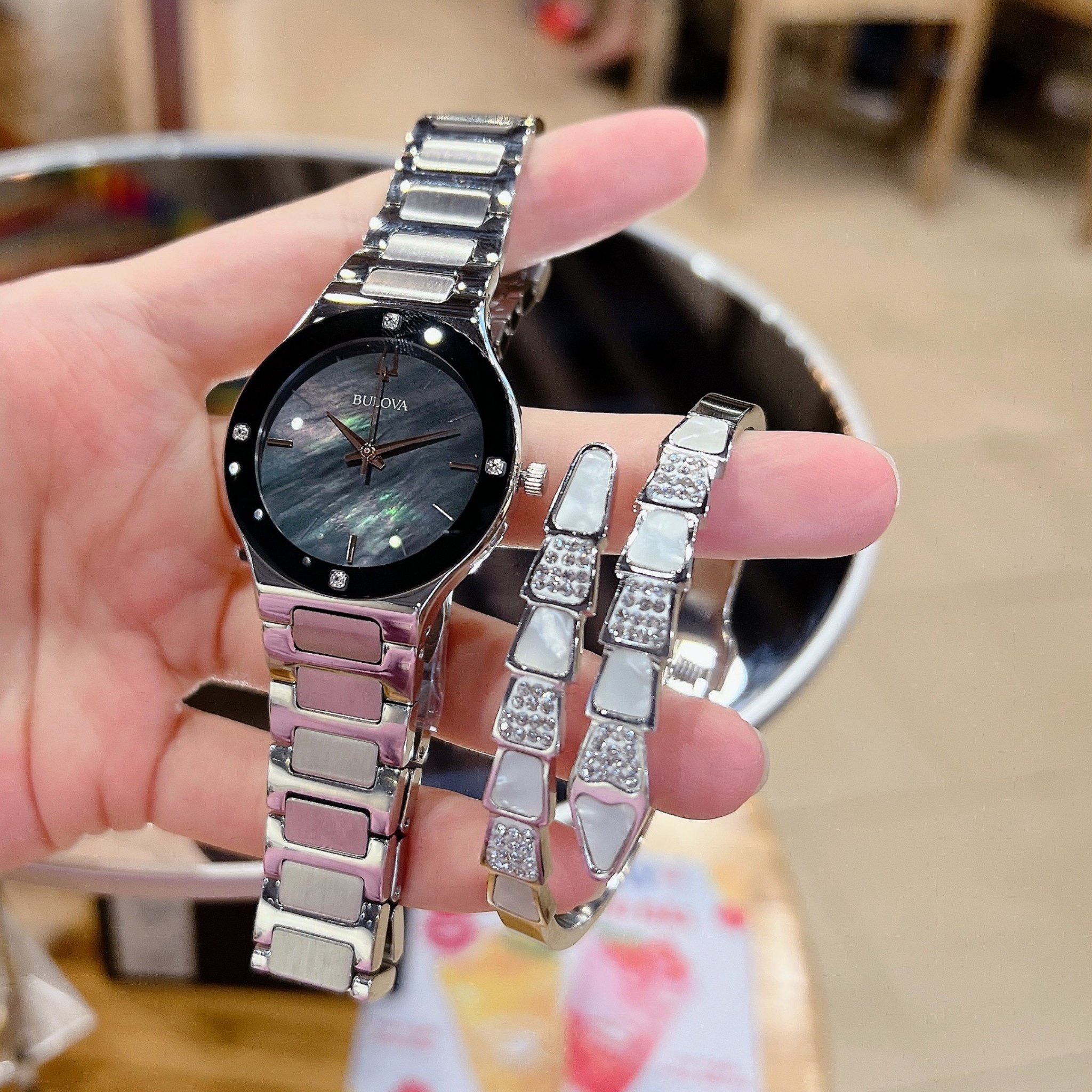 (ĐỒNG HỒ NỮ) BULOVA QUARTZ 96R231 32MM