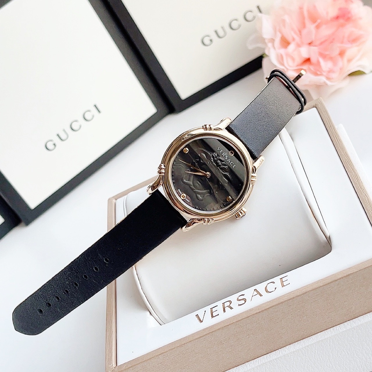 Ảnh 4 của (ĐỒNG HỒ NỮ) Versace Safety Pin Quartz Black Dial Black Leather VEPN00320 34mm