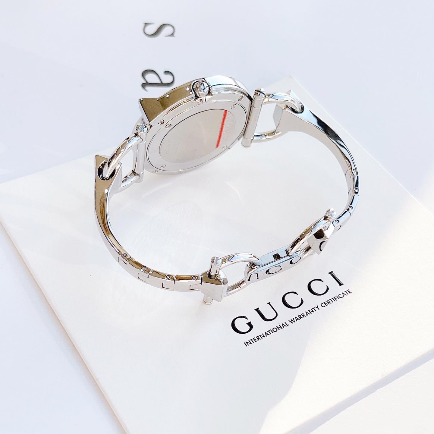 Ảnh 6 của (ĐỒNG HỒ NỮ) Gucci Chiodo Steel Bangle Black Helical Dial YA122509 35mm