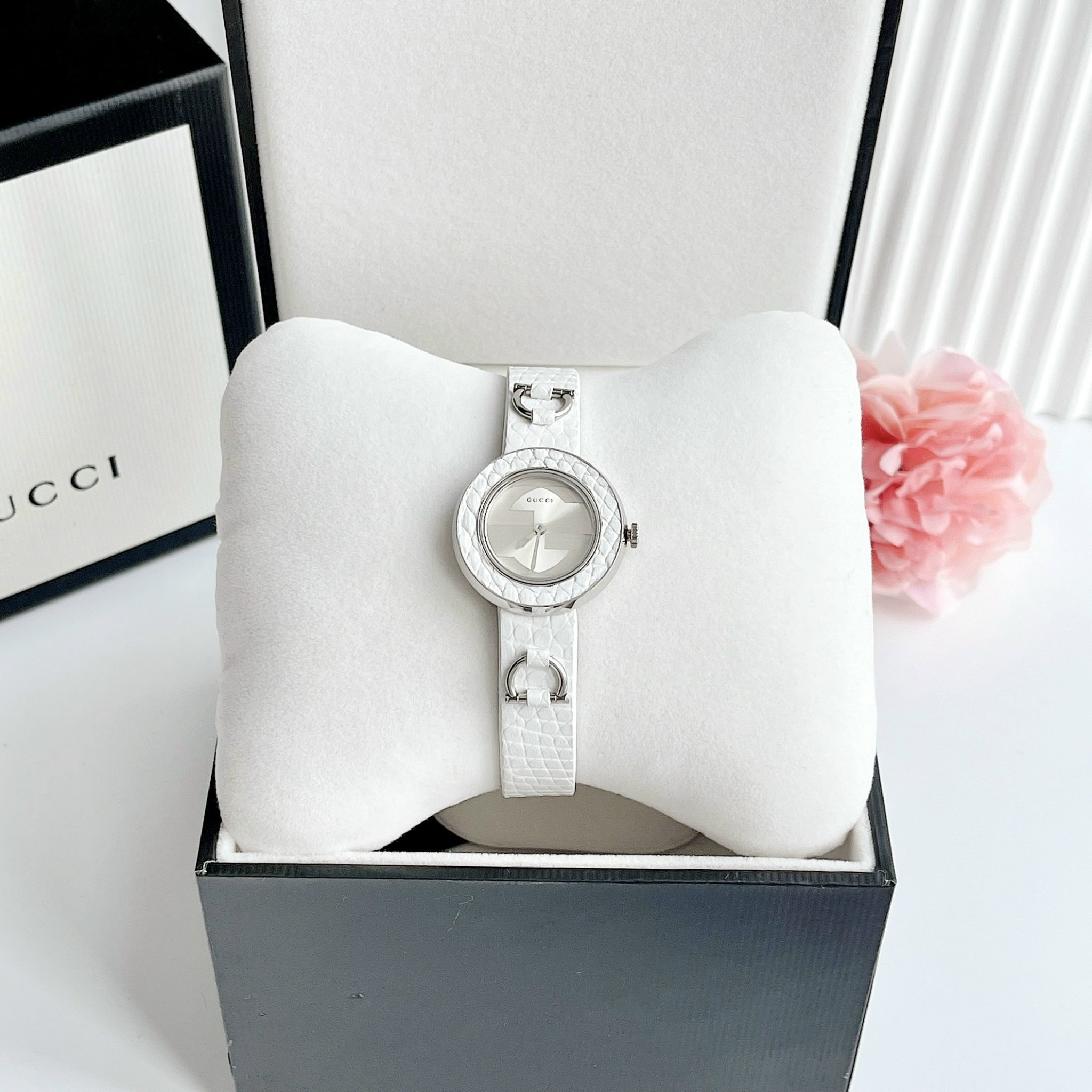 (ĐỒNG HỒ NỮ) GUCCI U-Play Silver Dial Leather Ladies Watch YA129515