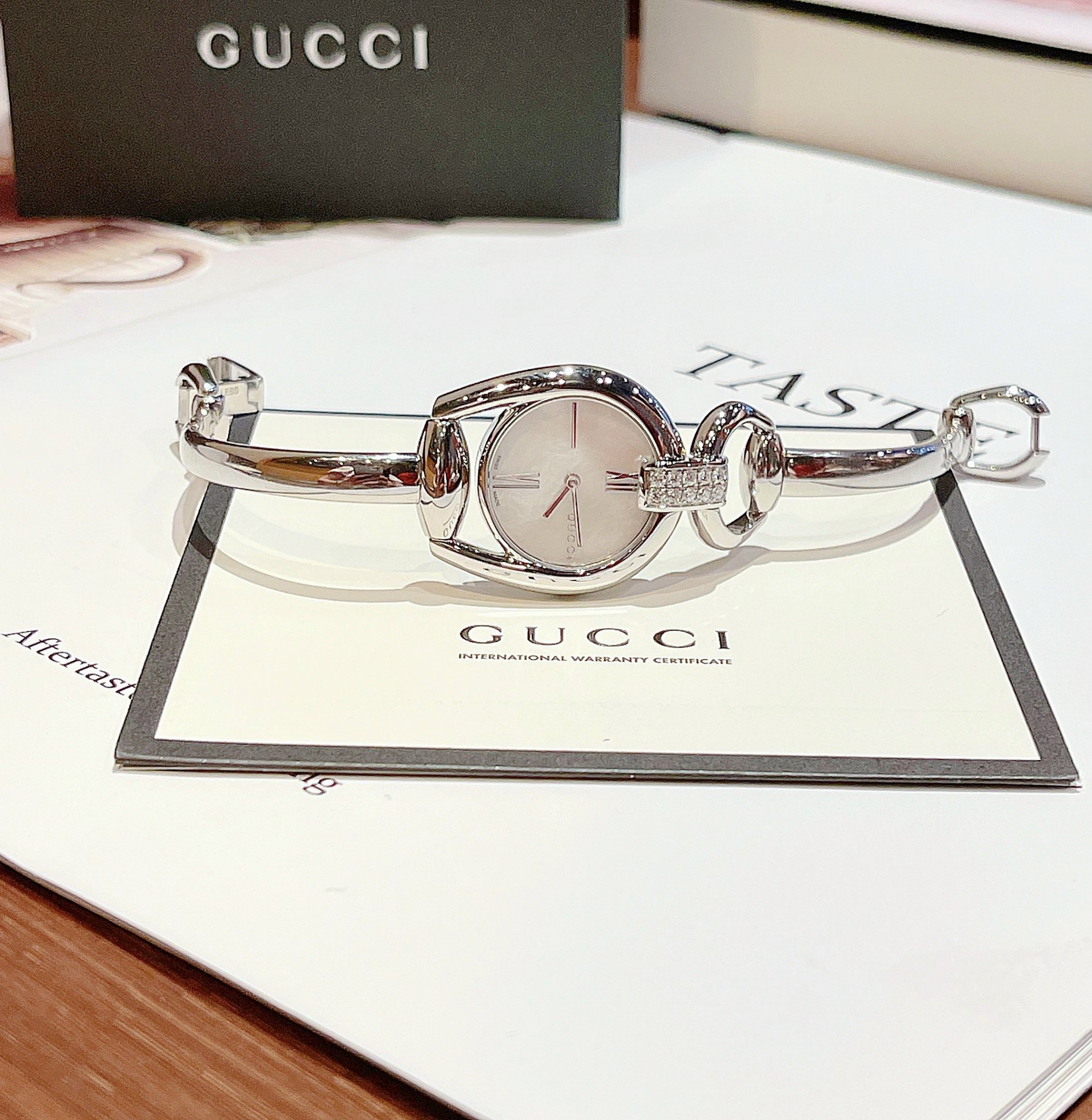 Ảnh 5 của ĐỒNG HỒ NỮ GUCCI YA139504 HORSEBIT COLLECTION 28MM
