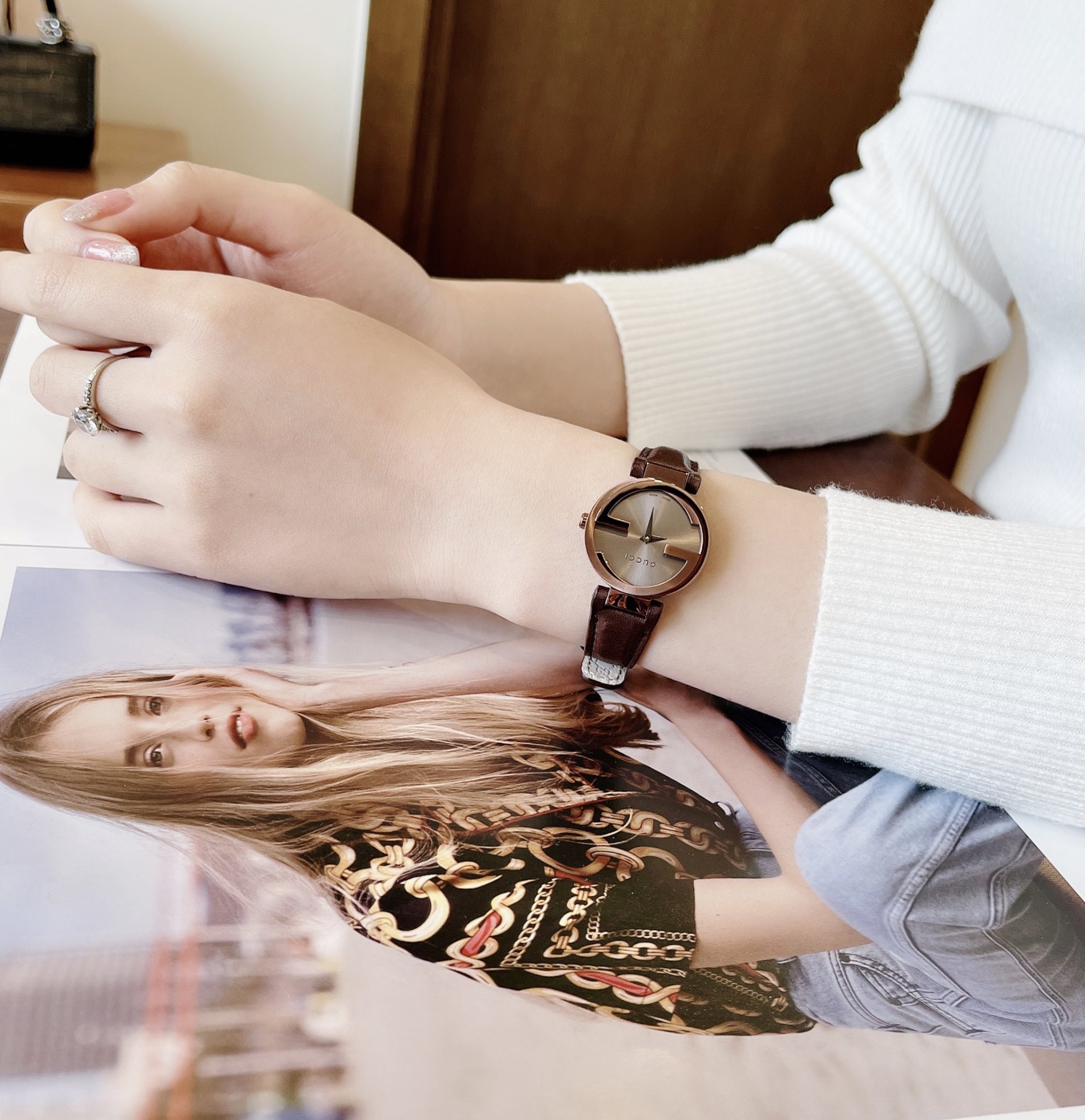Ảnh 6 của ĐỒNG HỒ NỮ Gucci Interlocking Iconic Bezel Rose Gold-Tone YA133207 29MM
