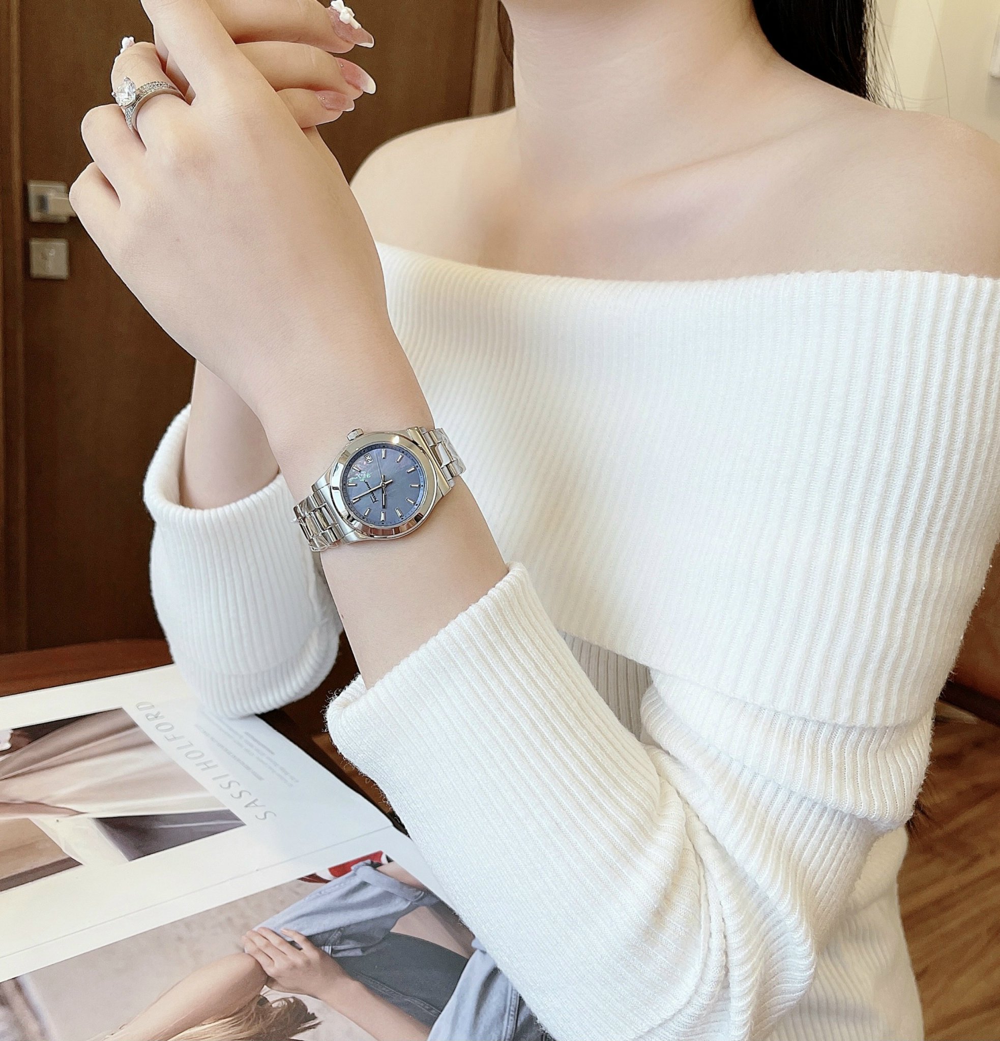 Ảnh 3 của (ĐỒNG HỒ NỮ) Salvatore Ferragamo SFDI00118 Women's Stainless Steel Mother of Pearl Dial Watch