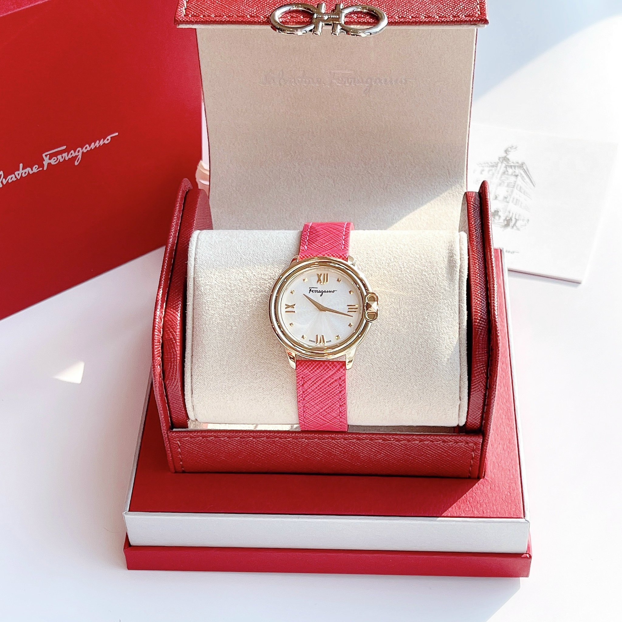 (ĐỒNG HỒ NỮ) SALVATORE FERRAGAMO STUDMANIA SFMJ00222 QUARTZ GOLD TONE