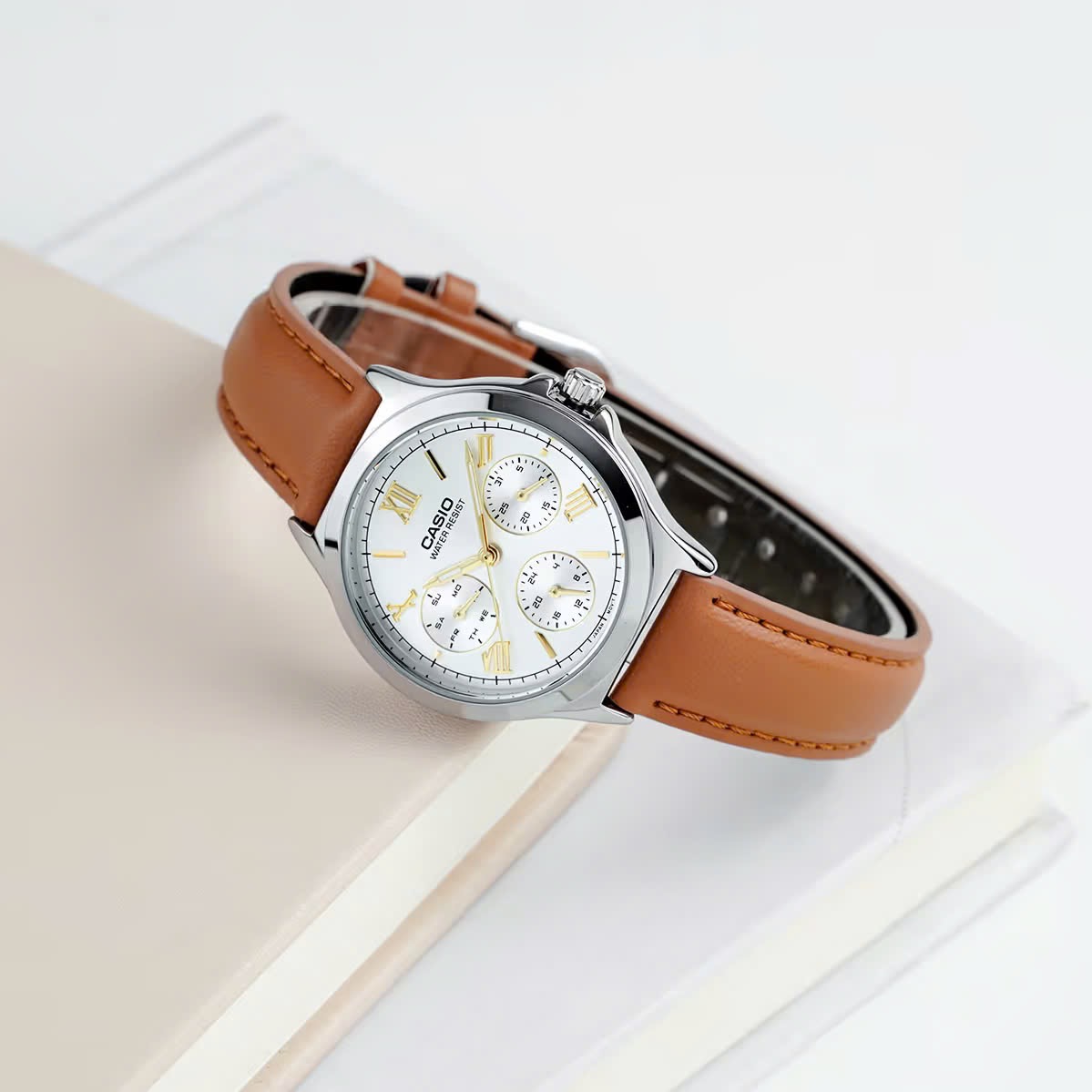 Ảnh 3 của (ĐỒNG HỒ NỮ) Casio LTP-V300L-7A2UDF – Dây da nâu – Quartz (Pin) – Mặt Số 34mm, Kính Cứng, Chống Nước 3ATM