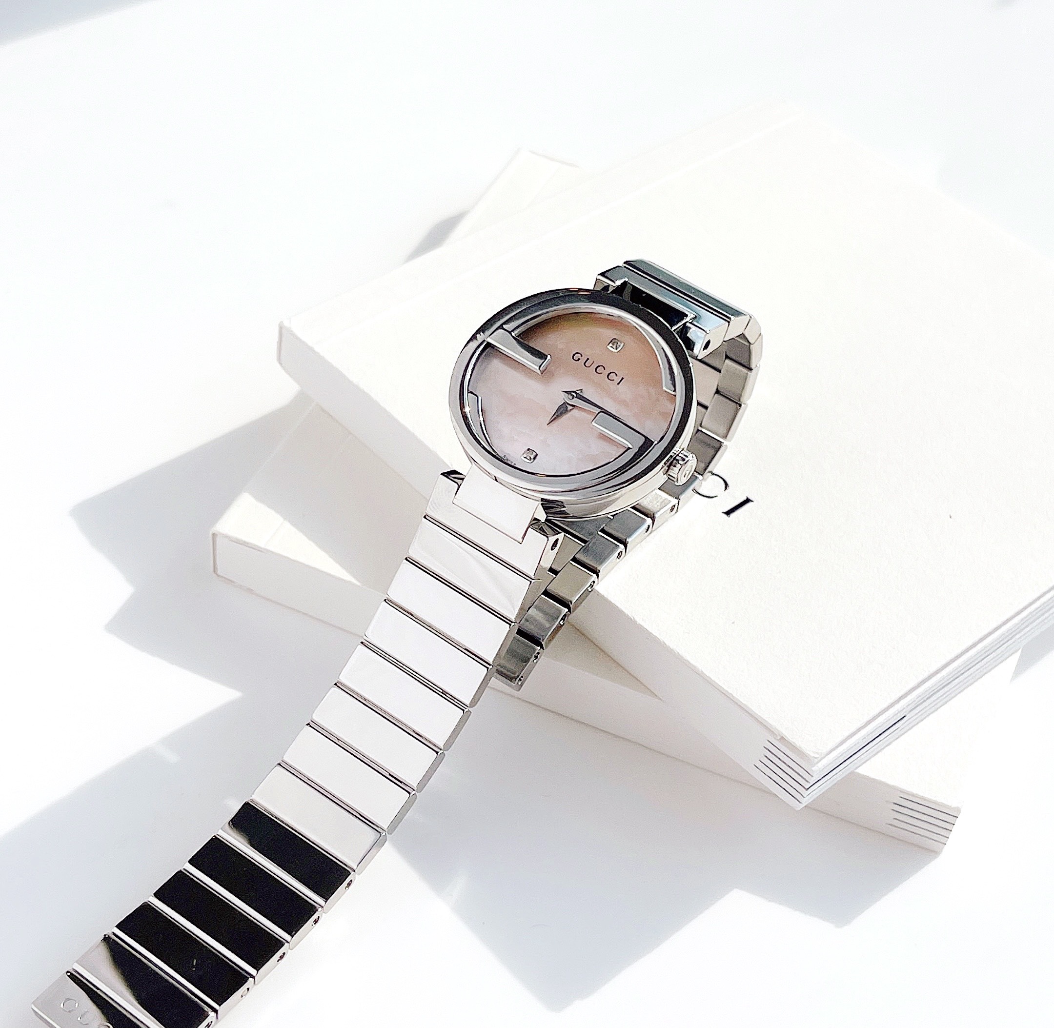 Ảnh 4 của ĐỒNG HỒ NỮ Gucci Interlocking YA133401 29MM