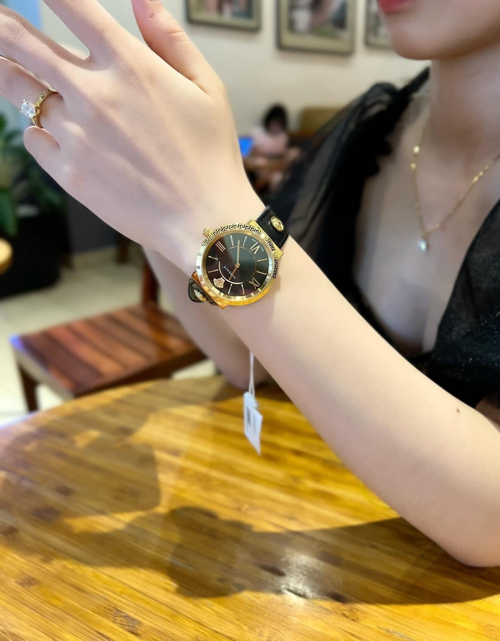 Ảnh 2 của Versace VEVE00319 Glam ladies watch 36 mm