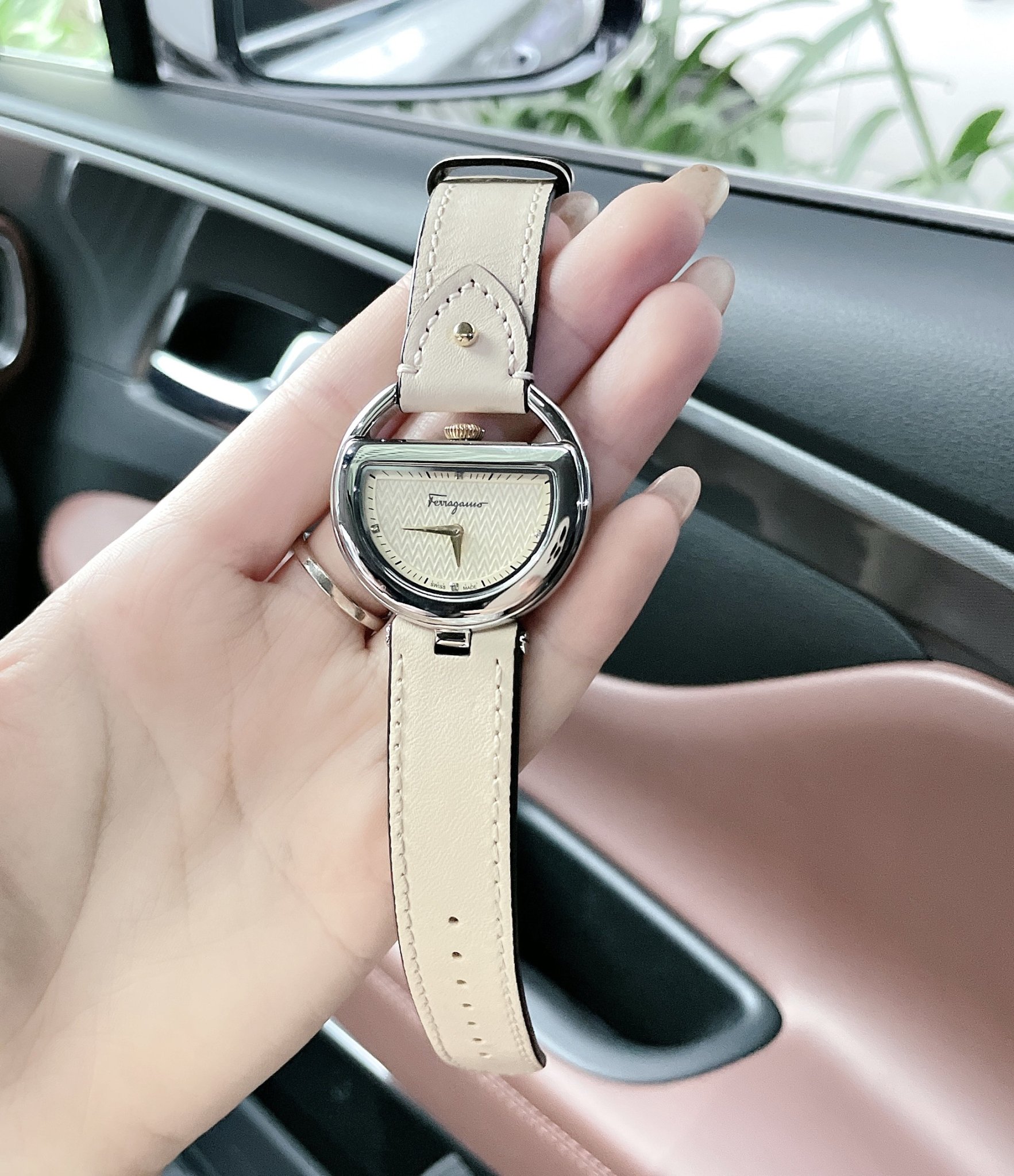 Ảnh 2 của (ĐỒNG HỒ NỮ) Salvatore Ferregamo Buckle FG5030014 Watch 37mm