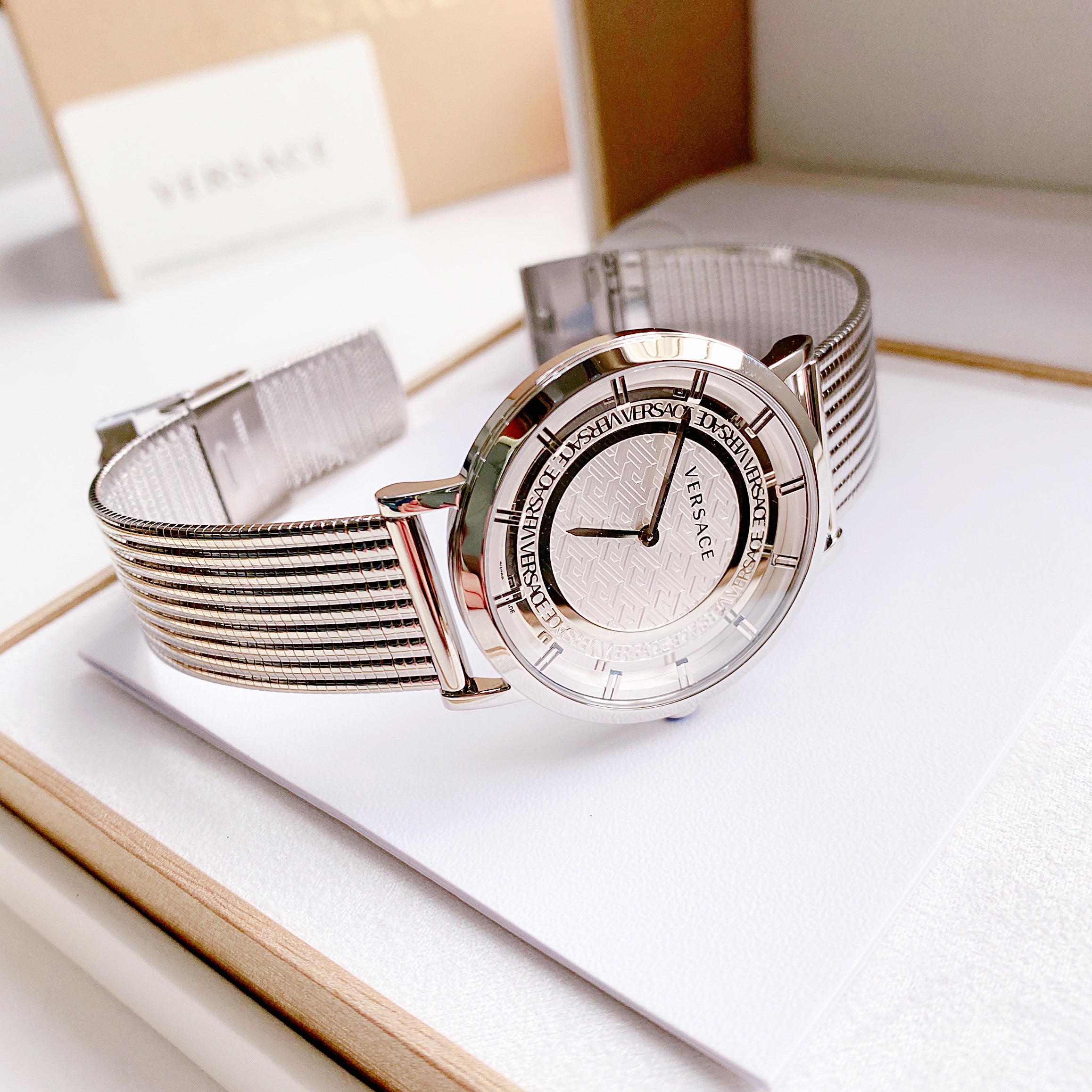 Ảnh 4 của (ĐỒNG HỒ NỮ) VERSACE NEW GENERATION VE3M00422 QUARTZ SILVER TONE 36mm