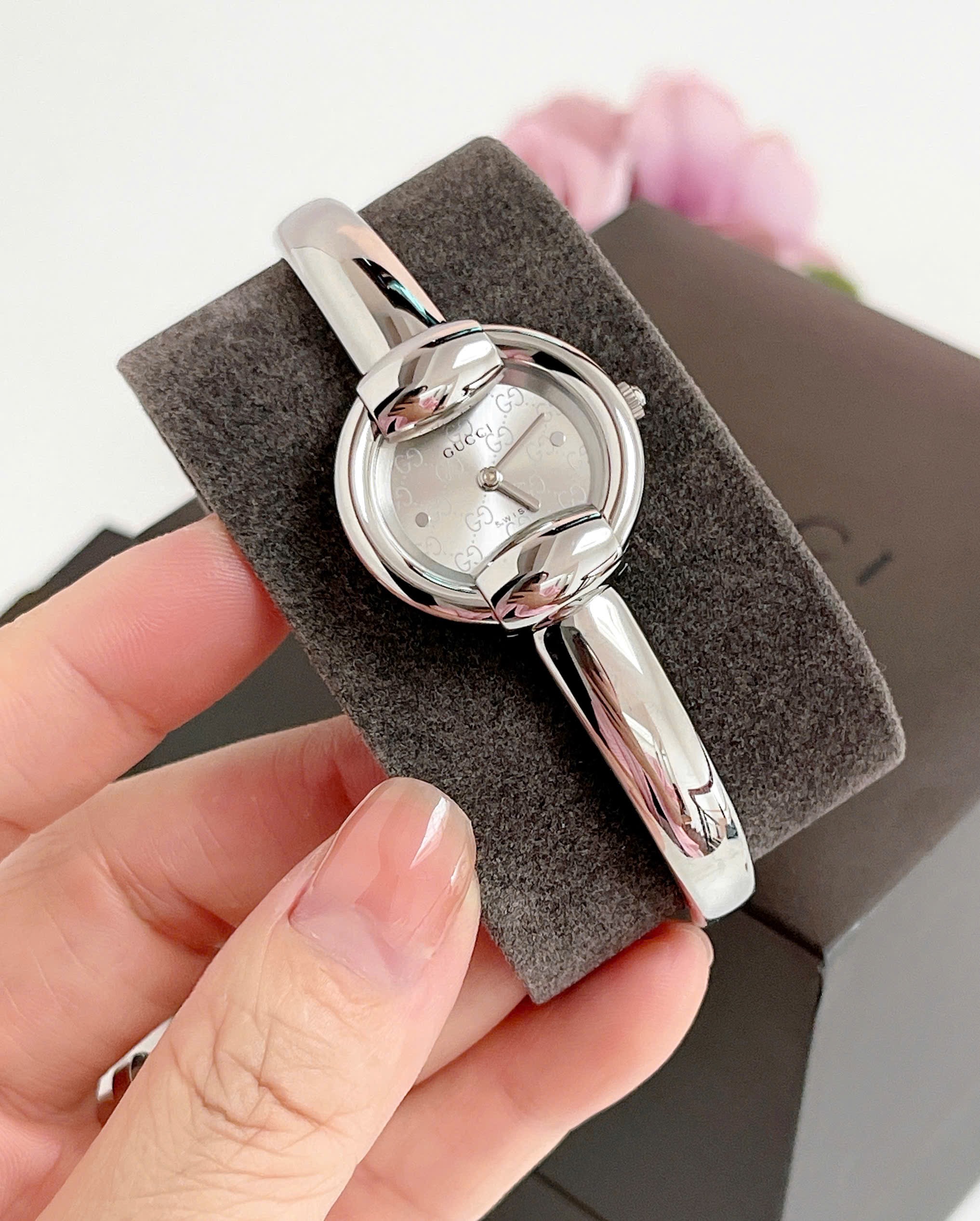Ảnh 2 của (ĐỒNG HỒ NỮ) Gucci YA014512 Women's 1400 Series 25 MM Quartz White Silver
