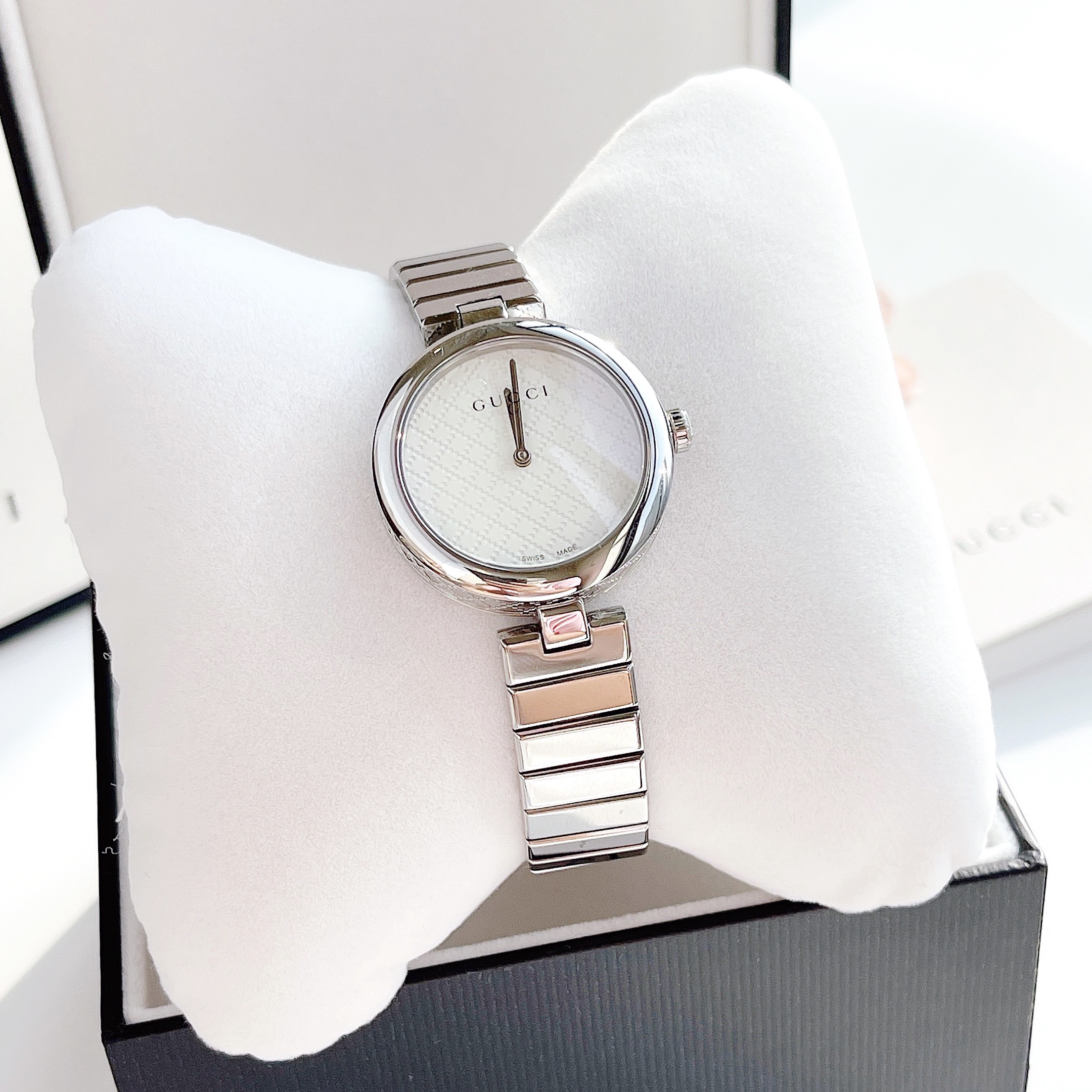 Ảnh 3 của (ĐỒNG HỒ NỮ) GUCCI DIAMANTISSIMA STAINLESS STEEL MEDIUM LADIES WATCH YA141402, 32mm
