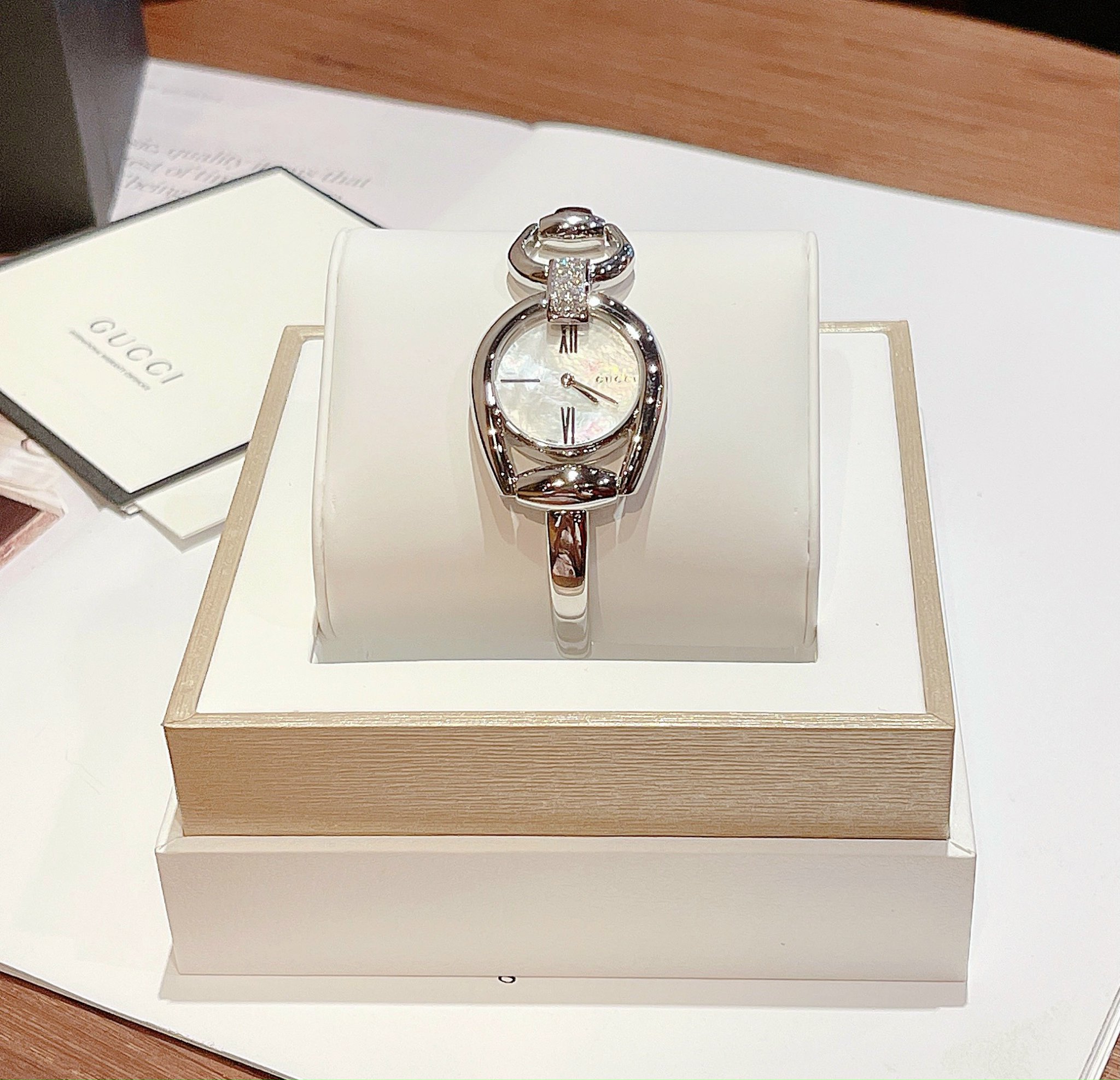 Ảnh 3 của ĐỒNG HỒ NỮ GUCCI YA139504 HORSEBIT COLLECTION 28MM