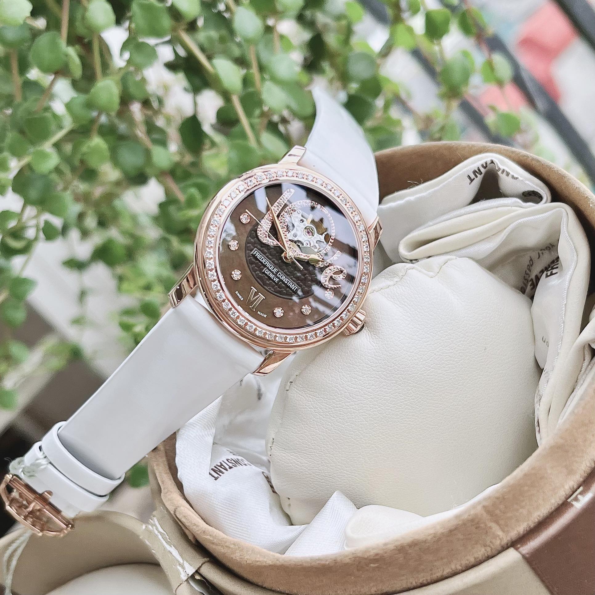 Ảnh 4 của (ĐỒNG HỒ NỮ) Frederique Constant Heart Beat Automatic Diamond Brown Dial Brown Satin FC-310CLHB2PD4 ( FC310CLHB2PD4 ) ( 310CLHB2PD4 )