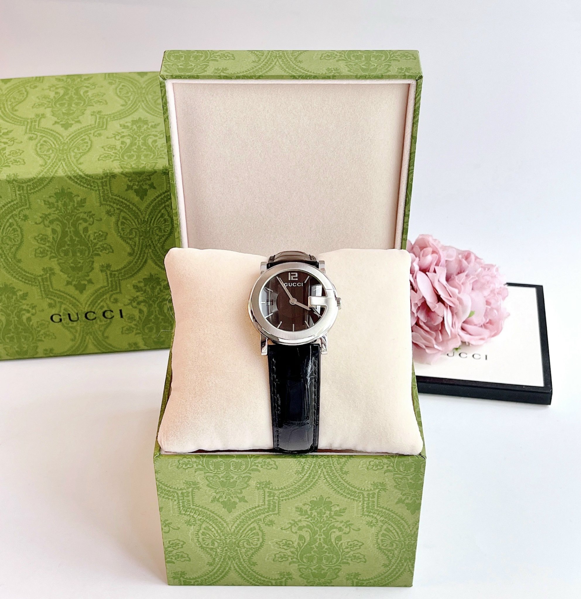(ĐỒNG HỒ NỮ) GUCCI G Shape Black Dial Leather Women Watch YA101503 28mm