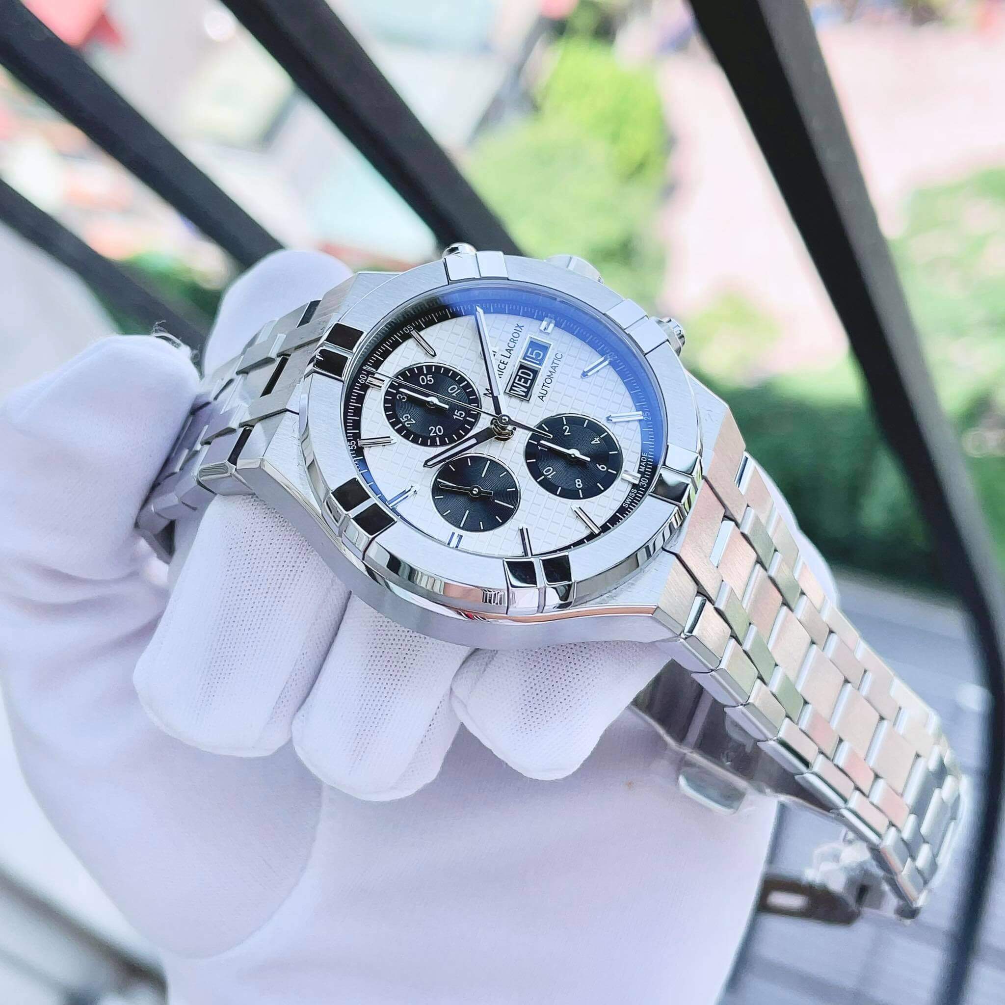 Ảnh 2 của Maurice Lacroix Aikon Chronograph Black & White AI6038-SS002-132-1