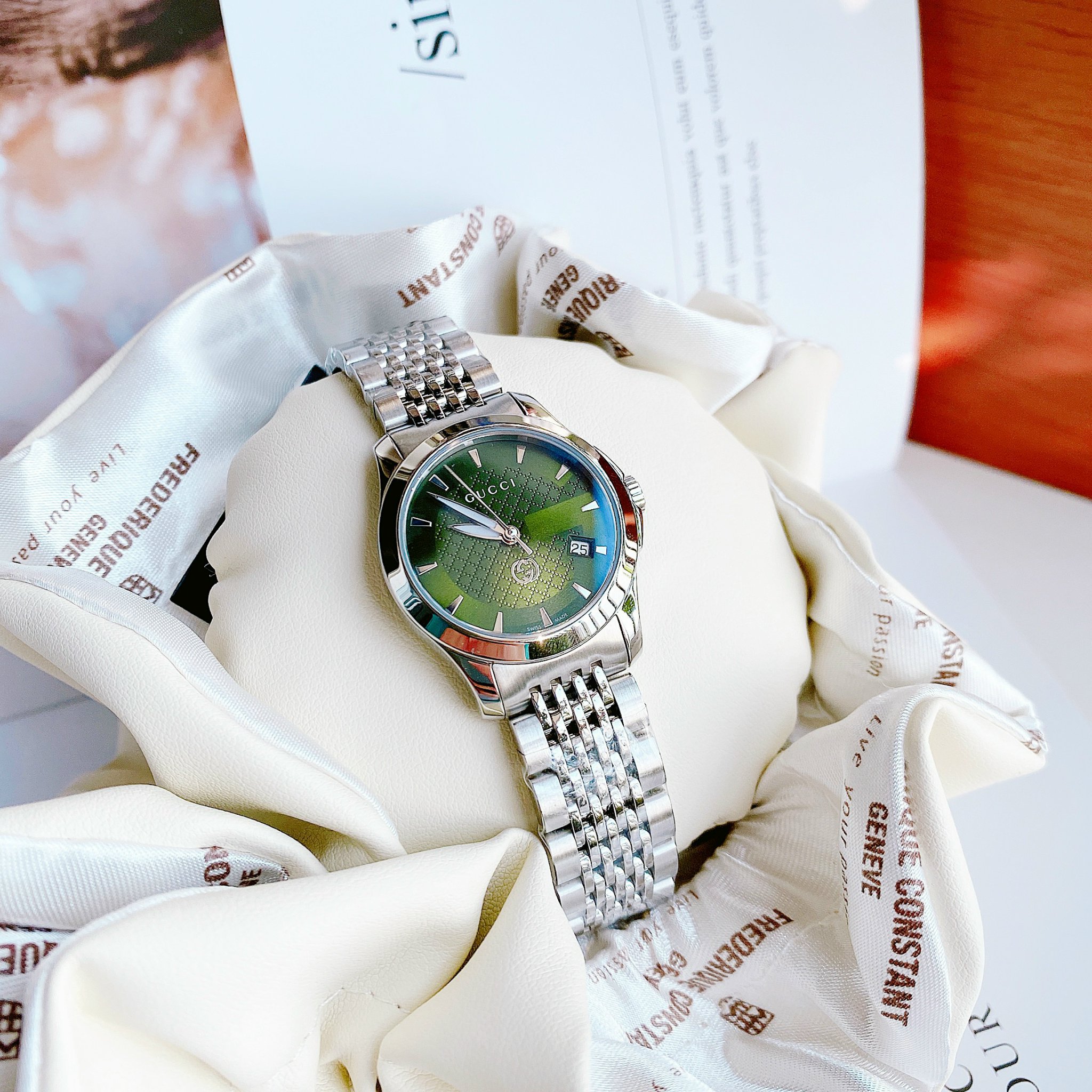 Ảnh 6 của (ĐỒNG HỒ NỮ) Gucci G Timeless Green Dial Silver Watch YA1265008 28mm