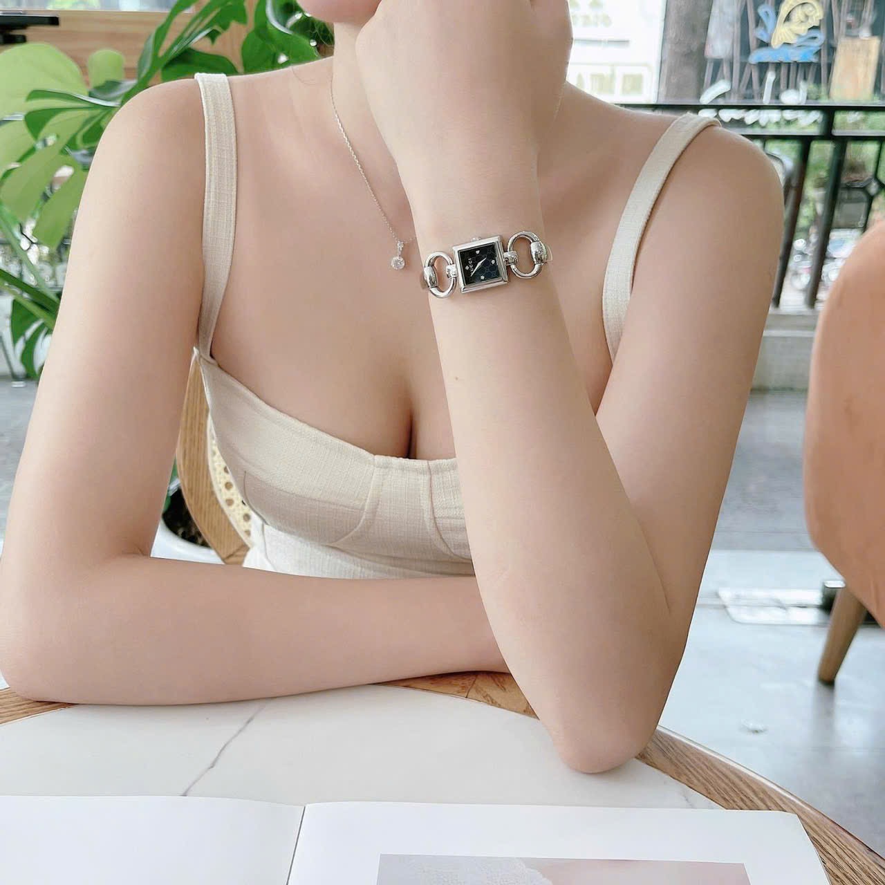 Ảnh 6 của (ĐỒNG HỒ NỮ) Gucci 120 Tornabuoni GG Diamond Black Dial Silver Tone YA120507 18x18mm (~25mm tròn)