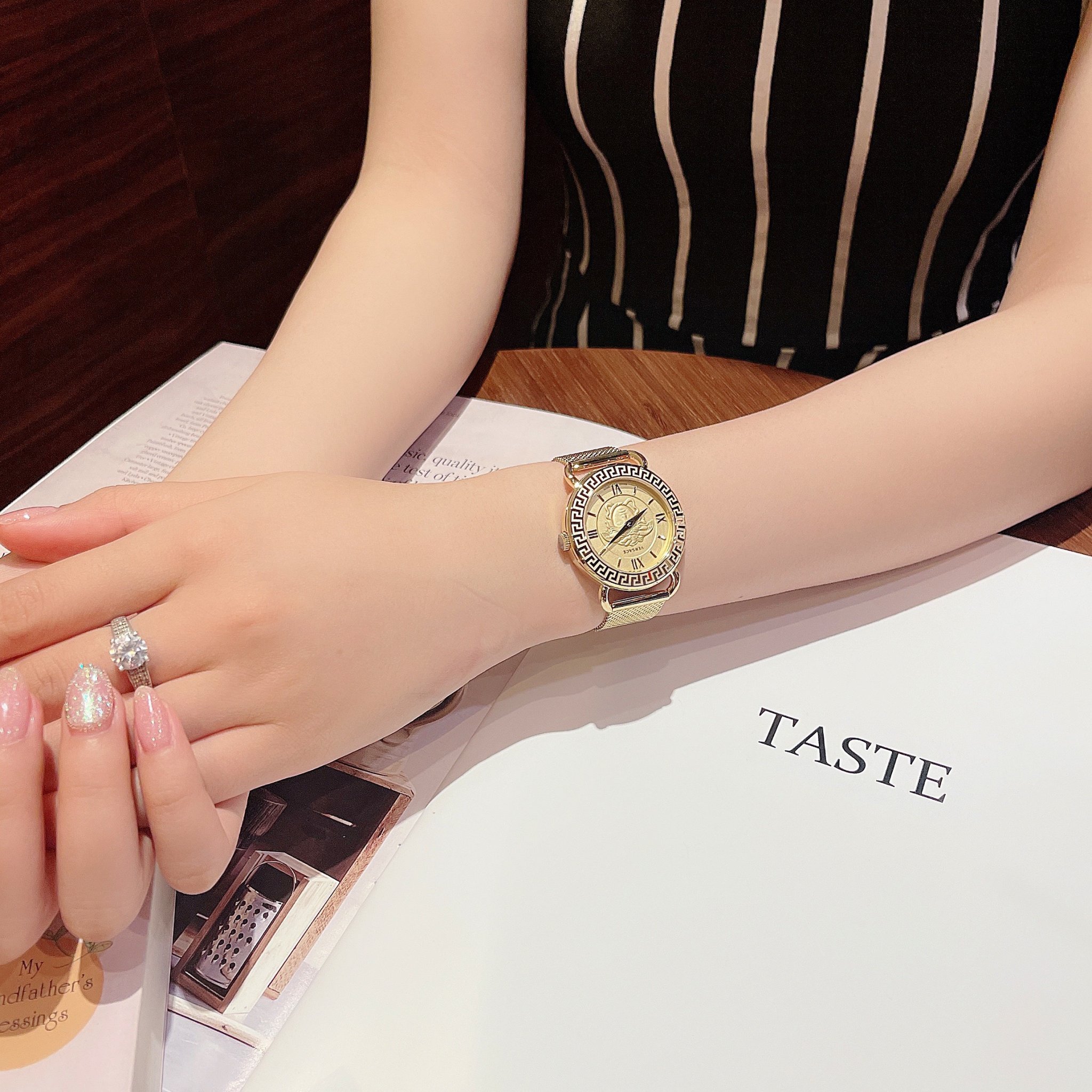 Ảnh 3 của Versace Womens Gold 36 Mm Medusa Watch VEPU01621