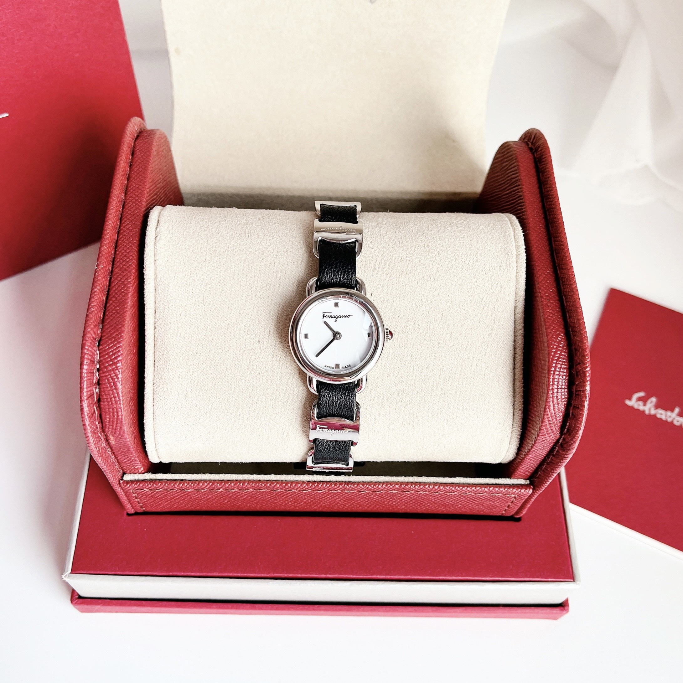 Ảnh 3 của ( ĐỒNG HỒ NỮ ) Salvatore Ferragamo Varina White Dial Black Leather SFHT00120 22mm