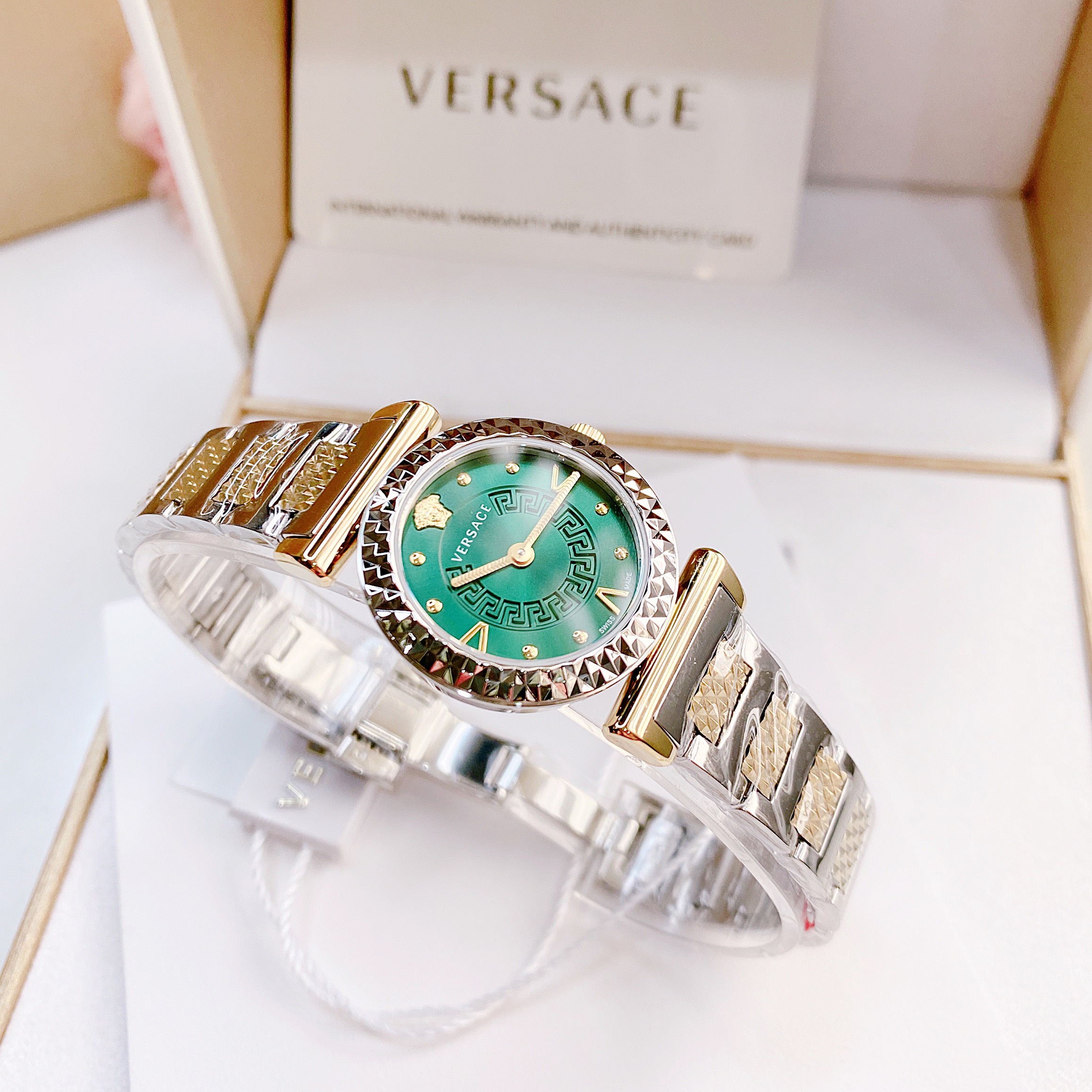 Ảnh 2 của ĐỒNG HỒ NỮ Versace Mini Vanity Watch VEAA01320