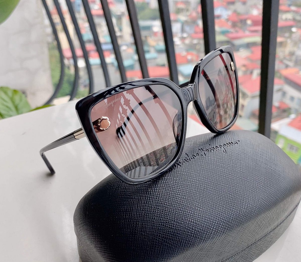 Salvatore Ferragamo SF914S001