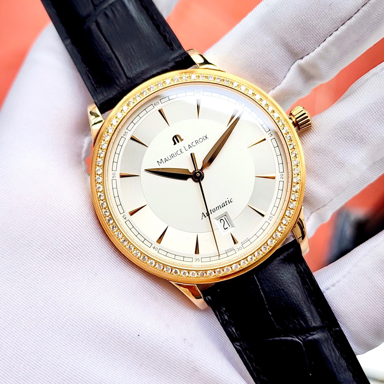 Ảnh 3 của [DEAL LƯỚT] (Đồng hồ nam) MAURICE LACROIX LESCLASSIQUE 18KT SOLID GOLD, NIỀNG KIM CƯƠNG LC6008-PG101-130 (USED) 40mm