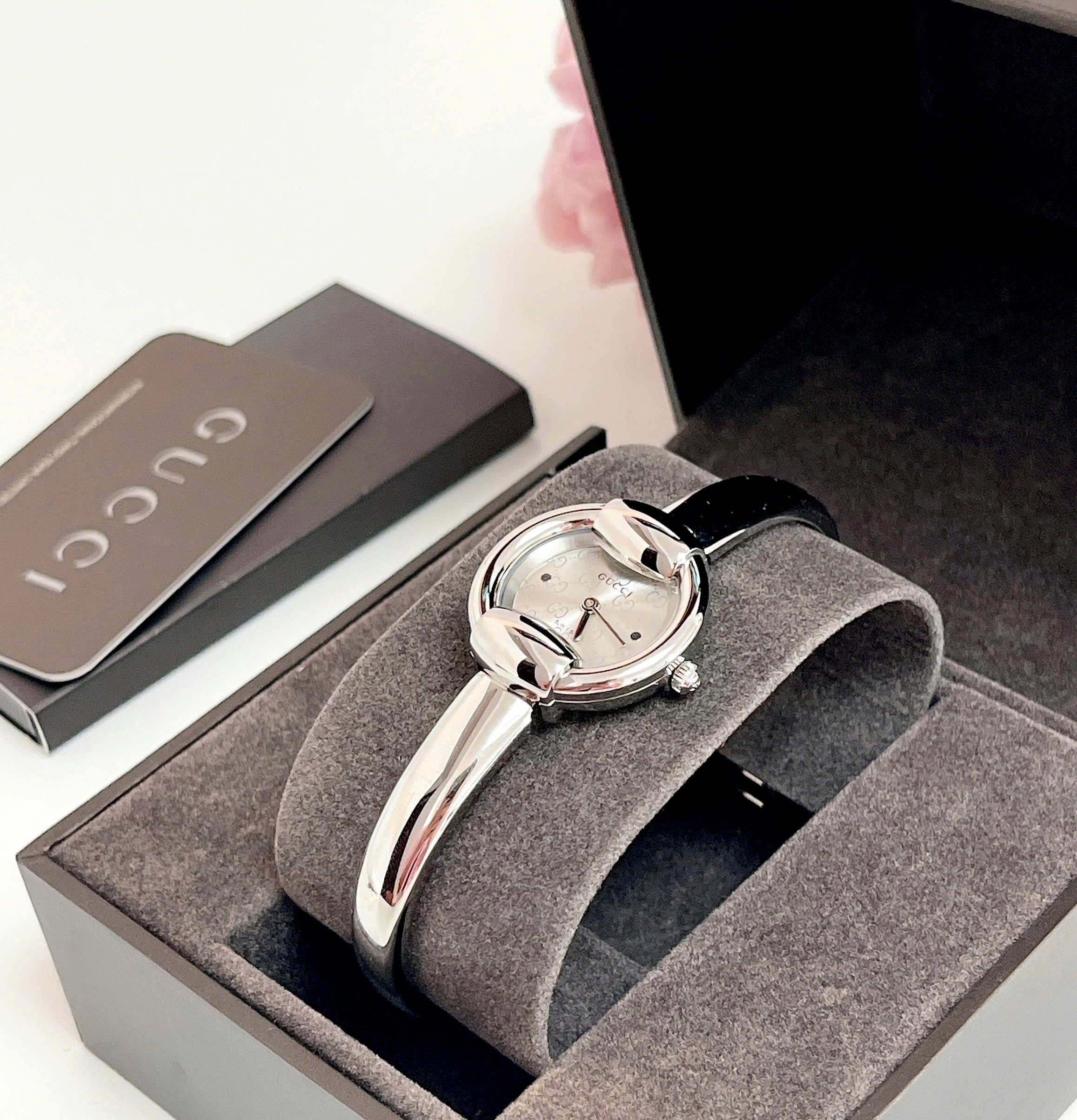(ĐỒNG HỒ NỮ) Gucci YA014512 Women's 1400 Series 25 MM Quartz White Silver