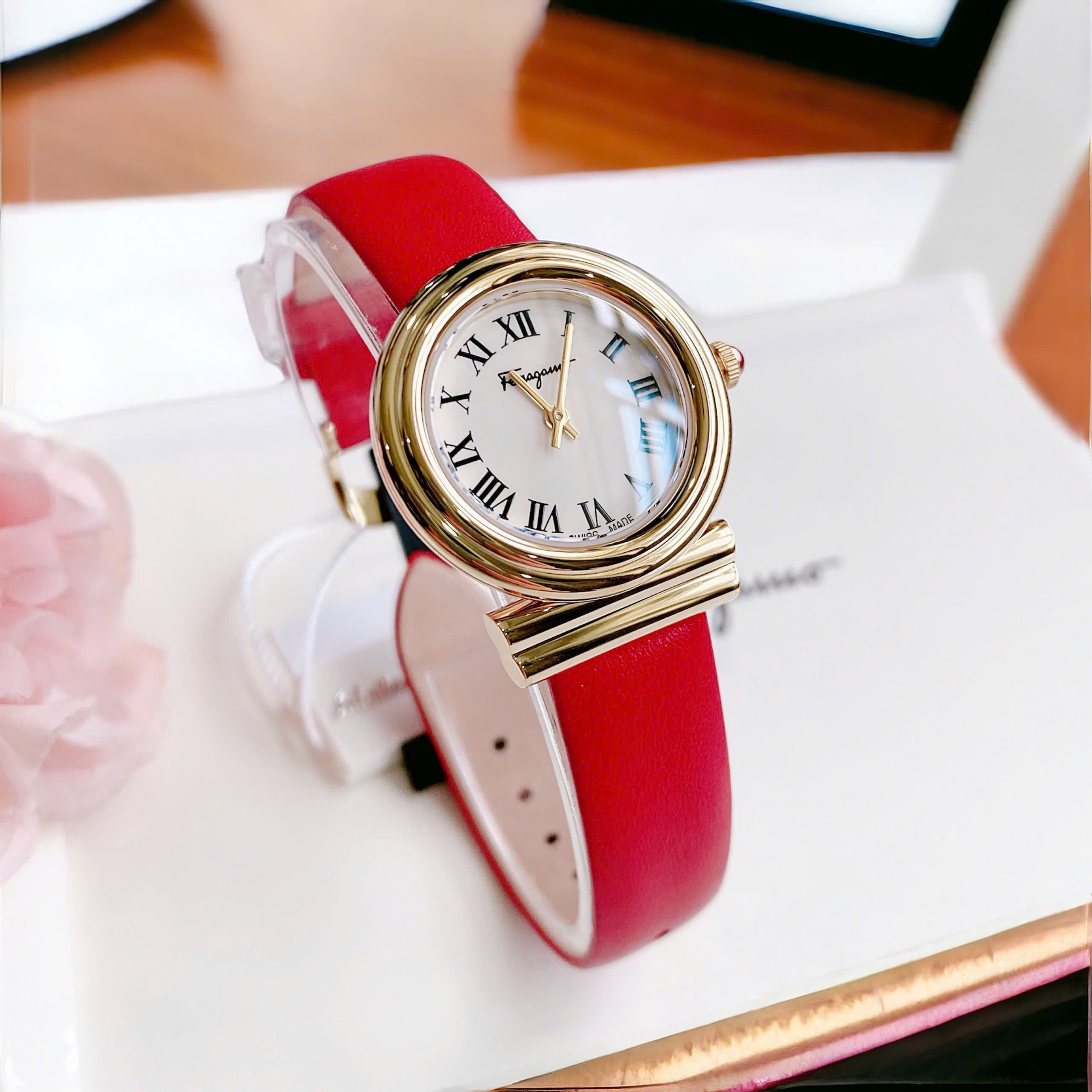 ( ĐỒNG HỒ NỮ ) Salvatore Ferragamo Gancini Leather Watch SFMV00222 Màu Đỏ 28mm