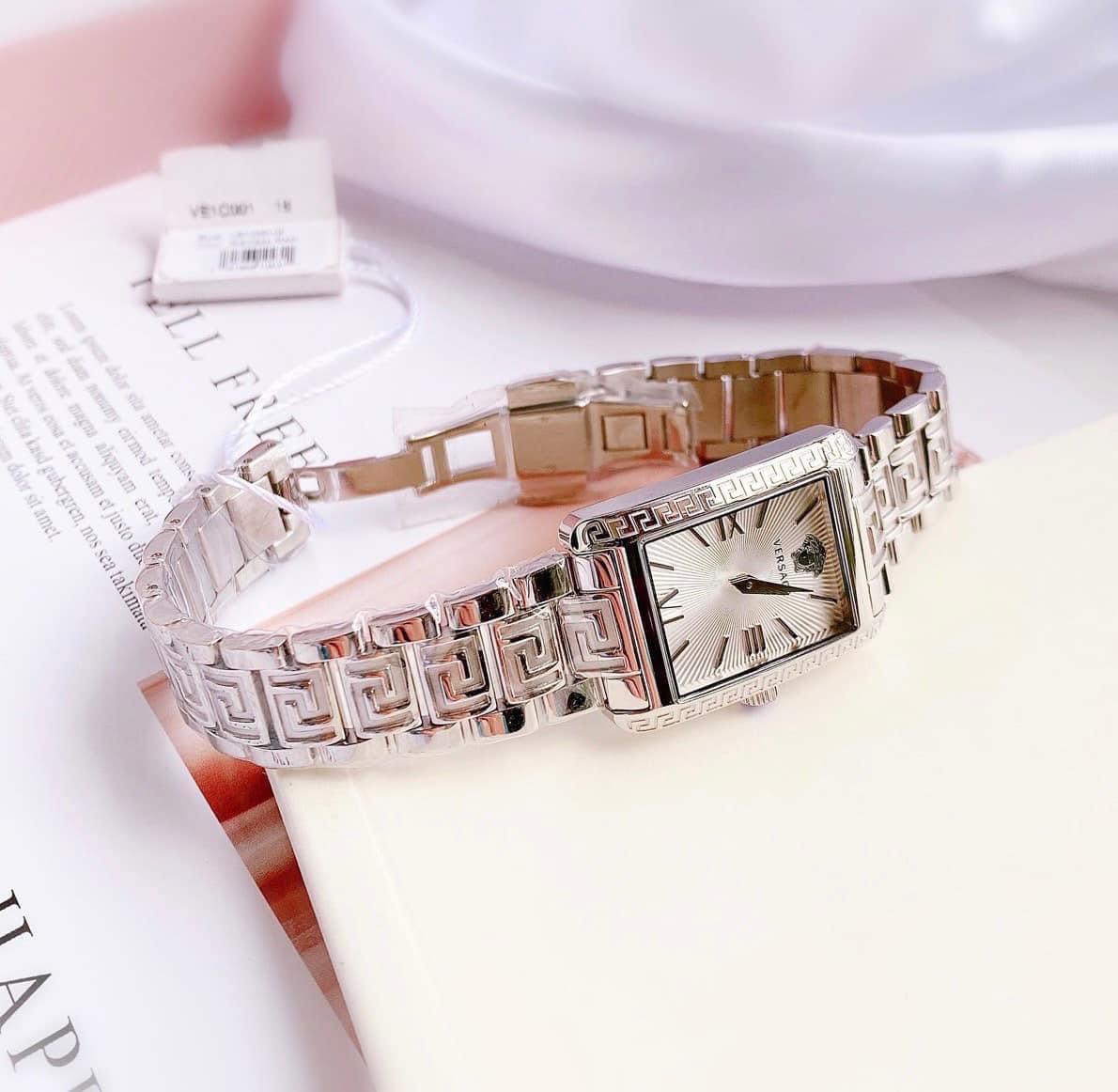 Ảnh 4 của ĐỒNG HỒ NỮ Versace Tonneau Lady Bracelet Watach In White VE1C00118