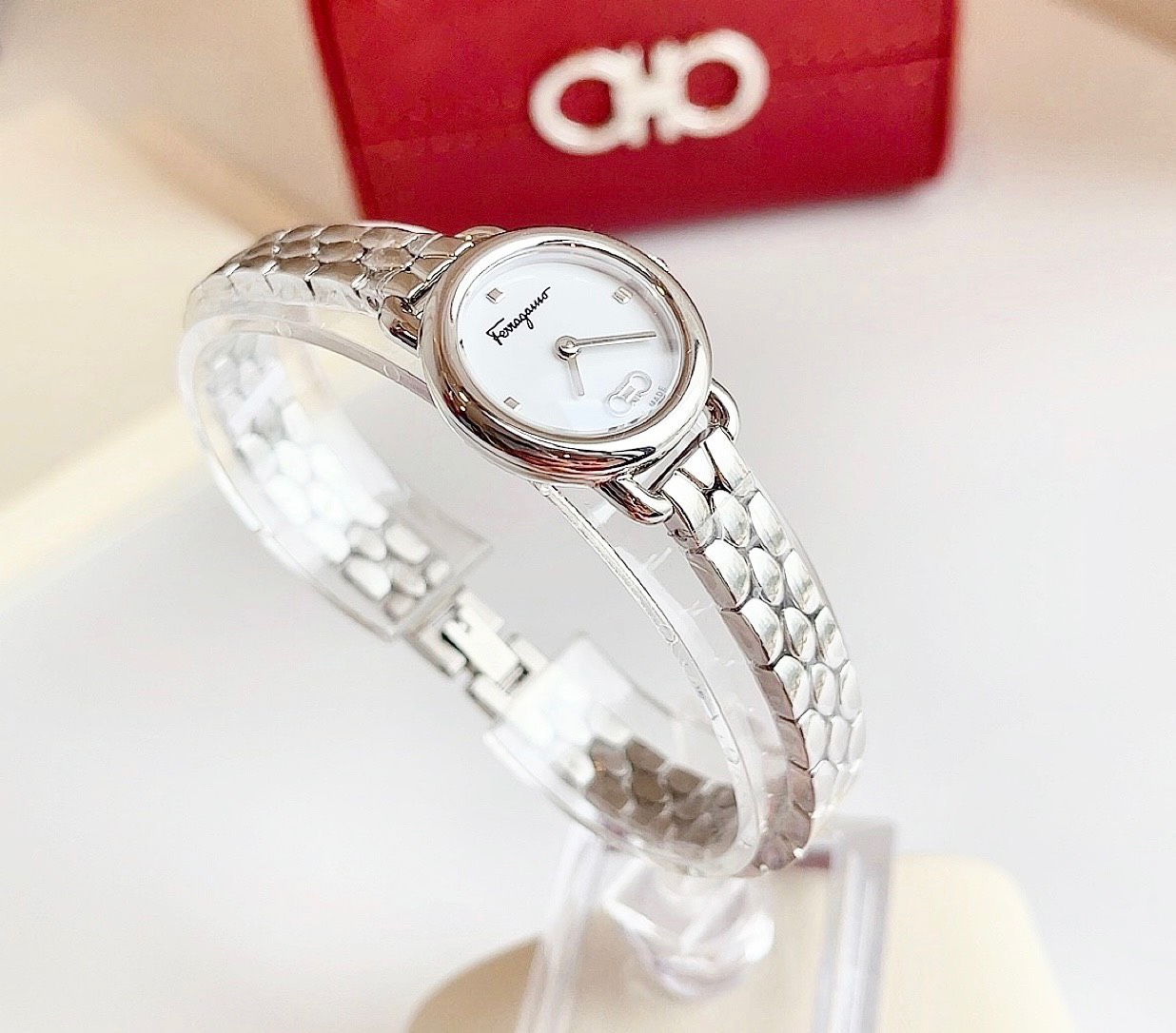 Ảnh 3 của Đồng Hồ Nữ Salvatore Ferragamo SFHT00420 Varina Silver Ladies Watch
