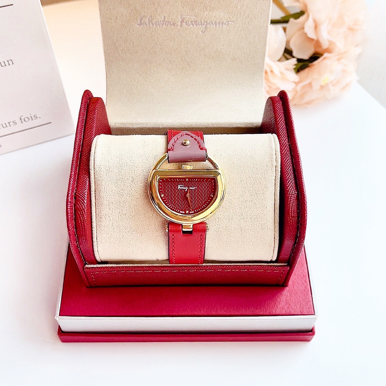 (ĐỒNG HỒ NỮ) Salvatore Ferragamo Halfmoon, 37MM