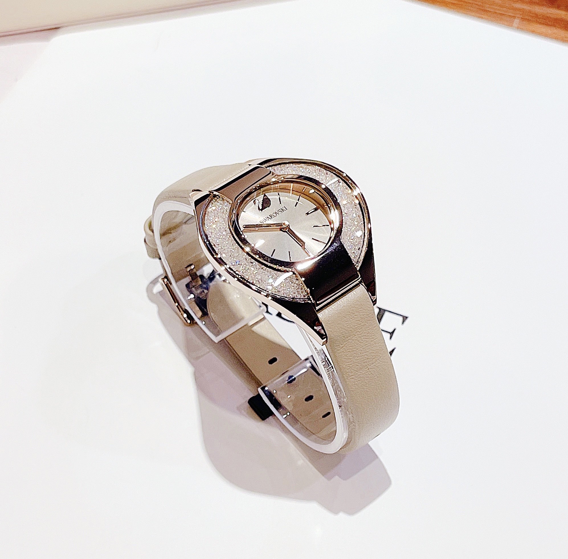 Ảnh 2 của Đồng Hồ Nữ Swarovski 5547976 Crystalline Sporty Watch 35mm x 44mm