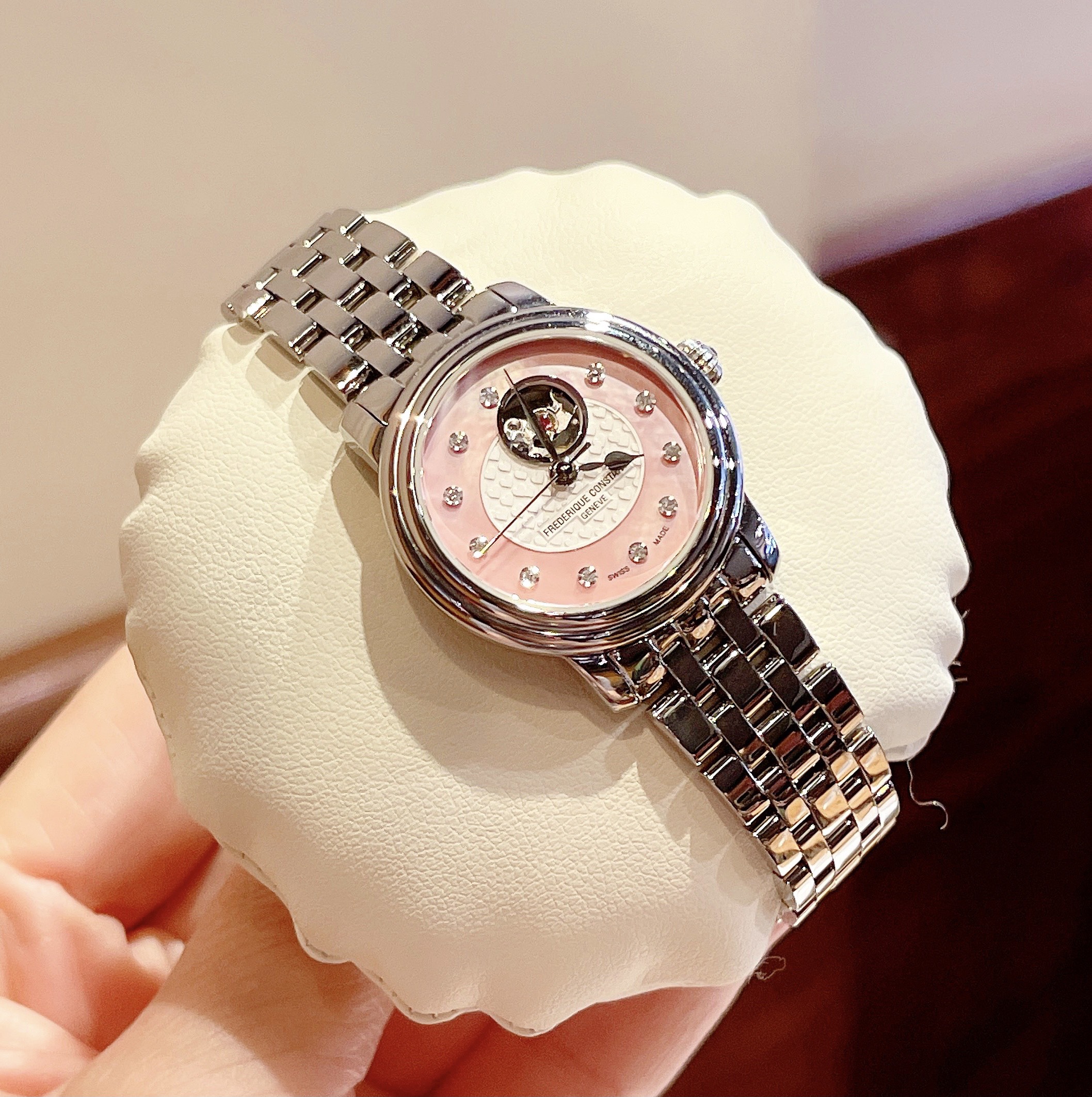Đồng hồ nữ Frederique Constant Heartbeat FC-310MPPD1P6B Diamond Watch 28MM