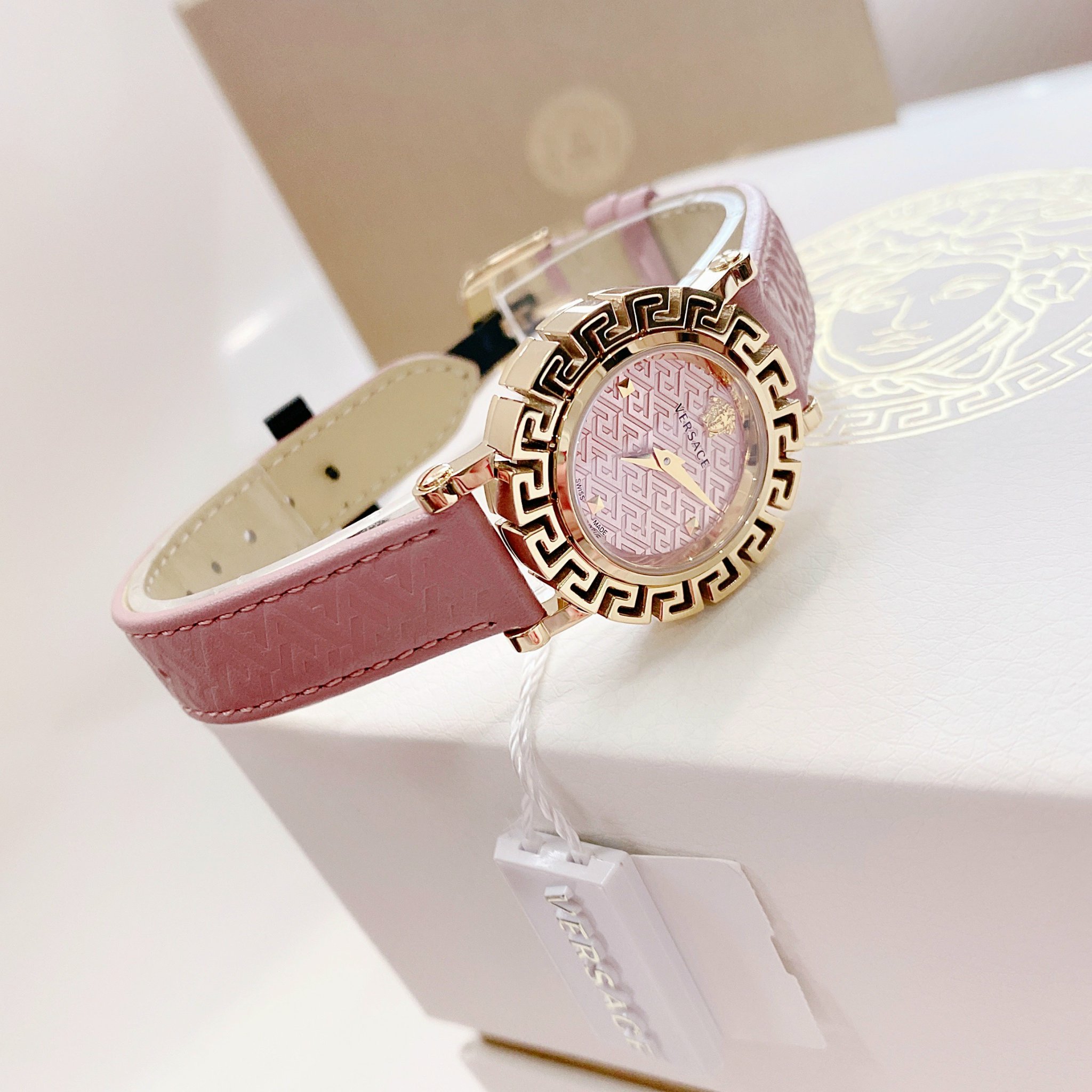 Ảnh 6 của (ĐỒNG HỒ NỮ) Versace Greca Glam Light Pink Dial Light Pink Leather VE2Q00222 30mm