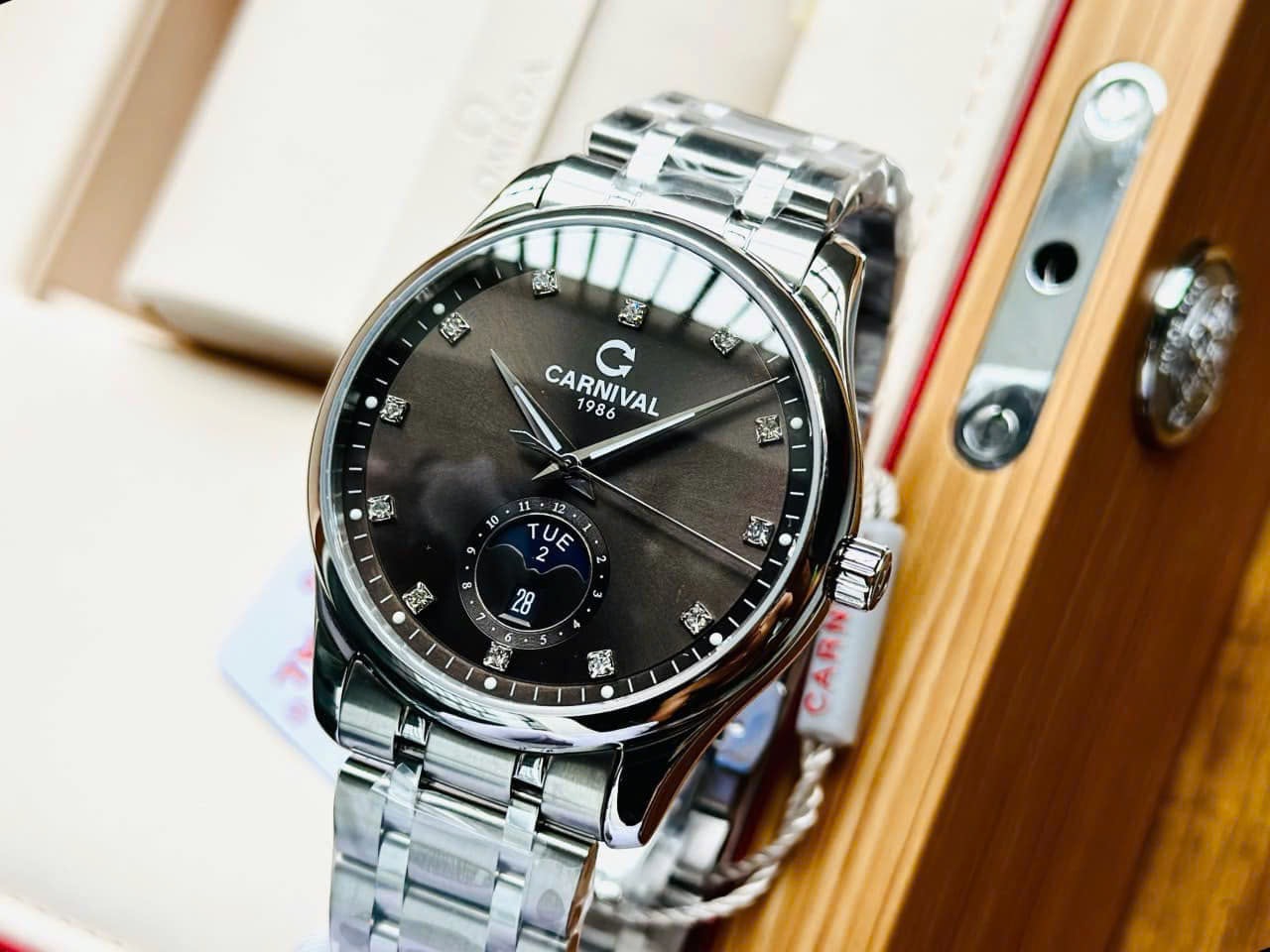 (ĐỒNG HỒ NAM) Carnival Nam 8105G-VT-KL-D Automatic, Sapphire