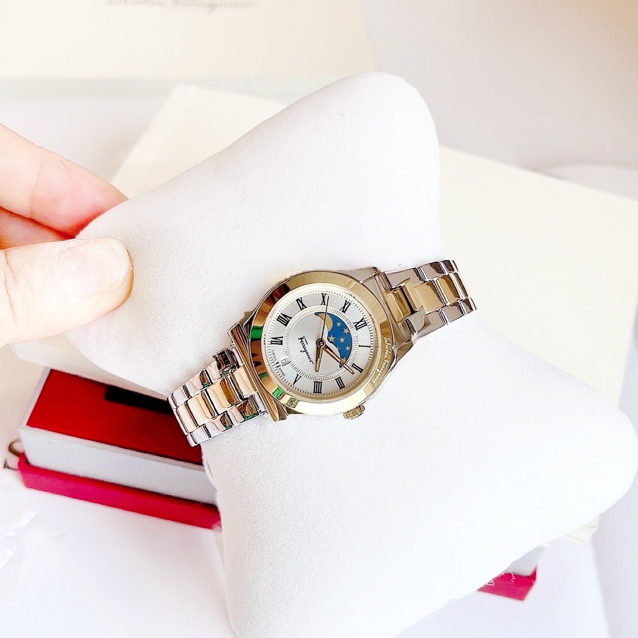 Ảnh 3 của ĐỒNG HỒ NỮ SALVATORE FERRAGAMO FBG060016 1898 MOONPHASE SILVER DIAL DÂY DEMI