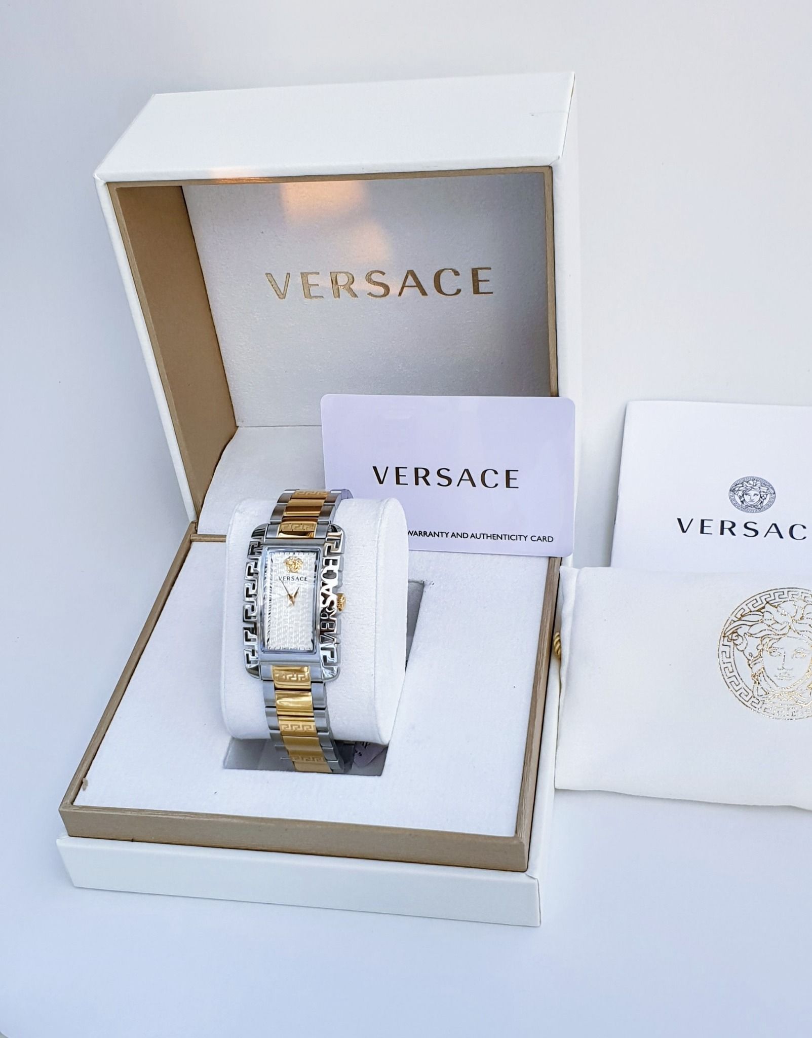(ĐỒNG HỒ NỮ) Versace Tonneau VE7D00323