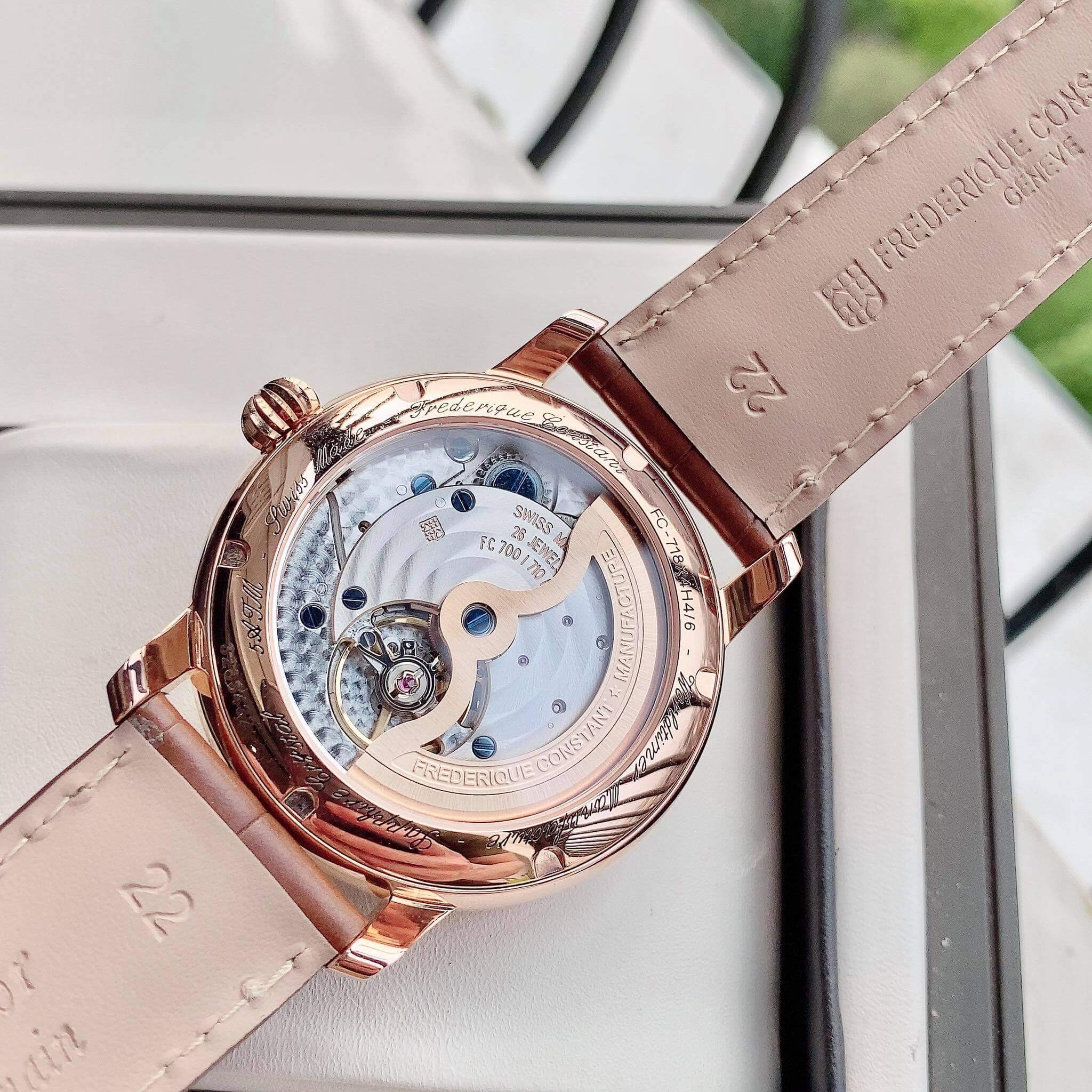 Ảnh 2 của Frederique Constant 42MM Worldtimer FC-718BRWM4H4 (FC718BRWM4H4)